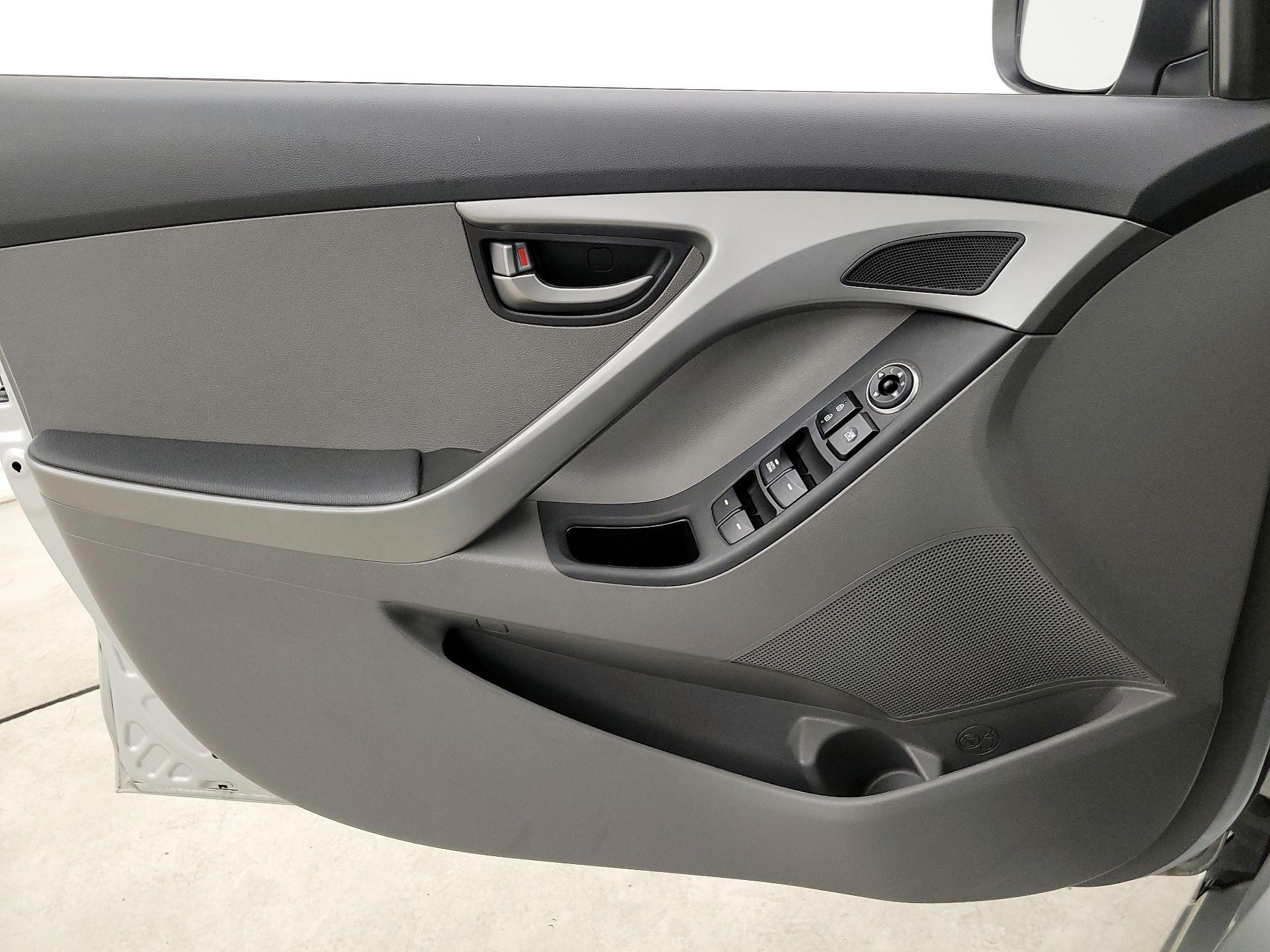 Thumbnail: 2016 Hyundai Elantra - 12