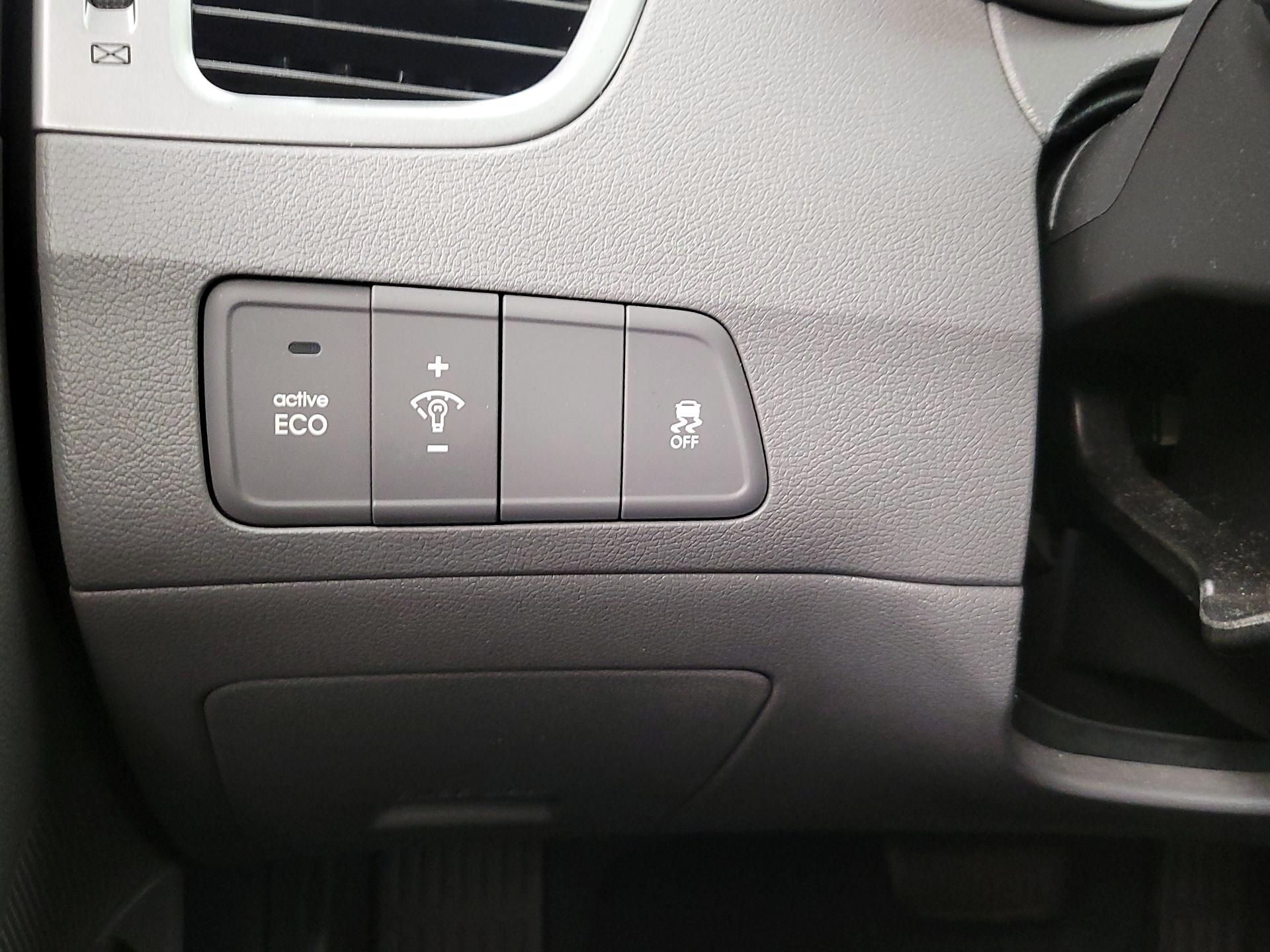 Thumbnail: 2016 Hyundai Elantra - 13