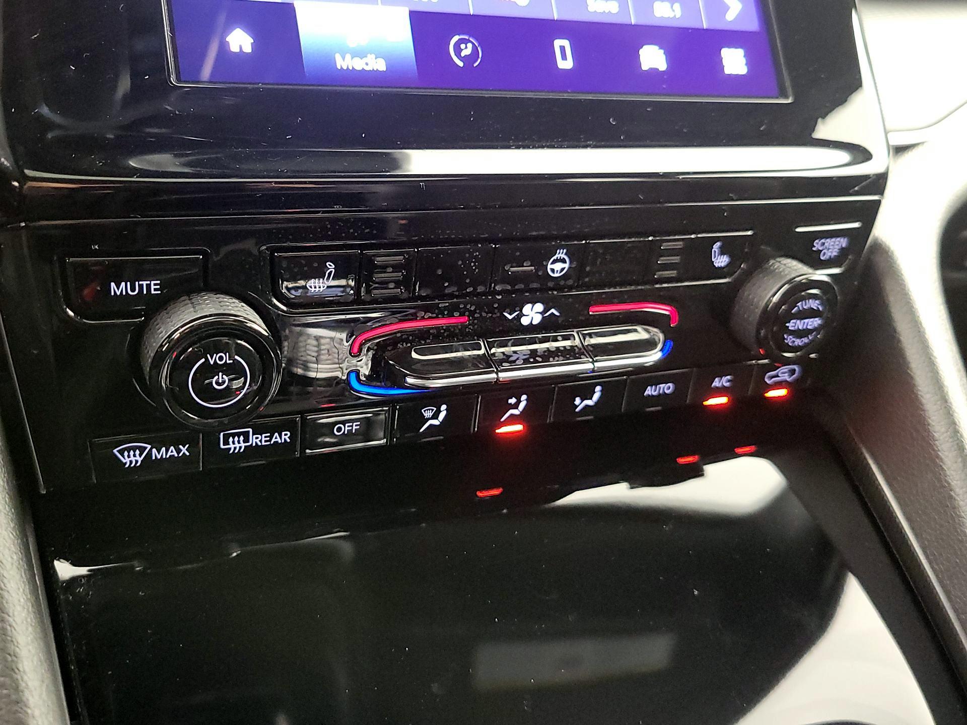 Thumbnail: 2024 Jeep Grand Cherokee - 16