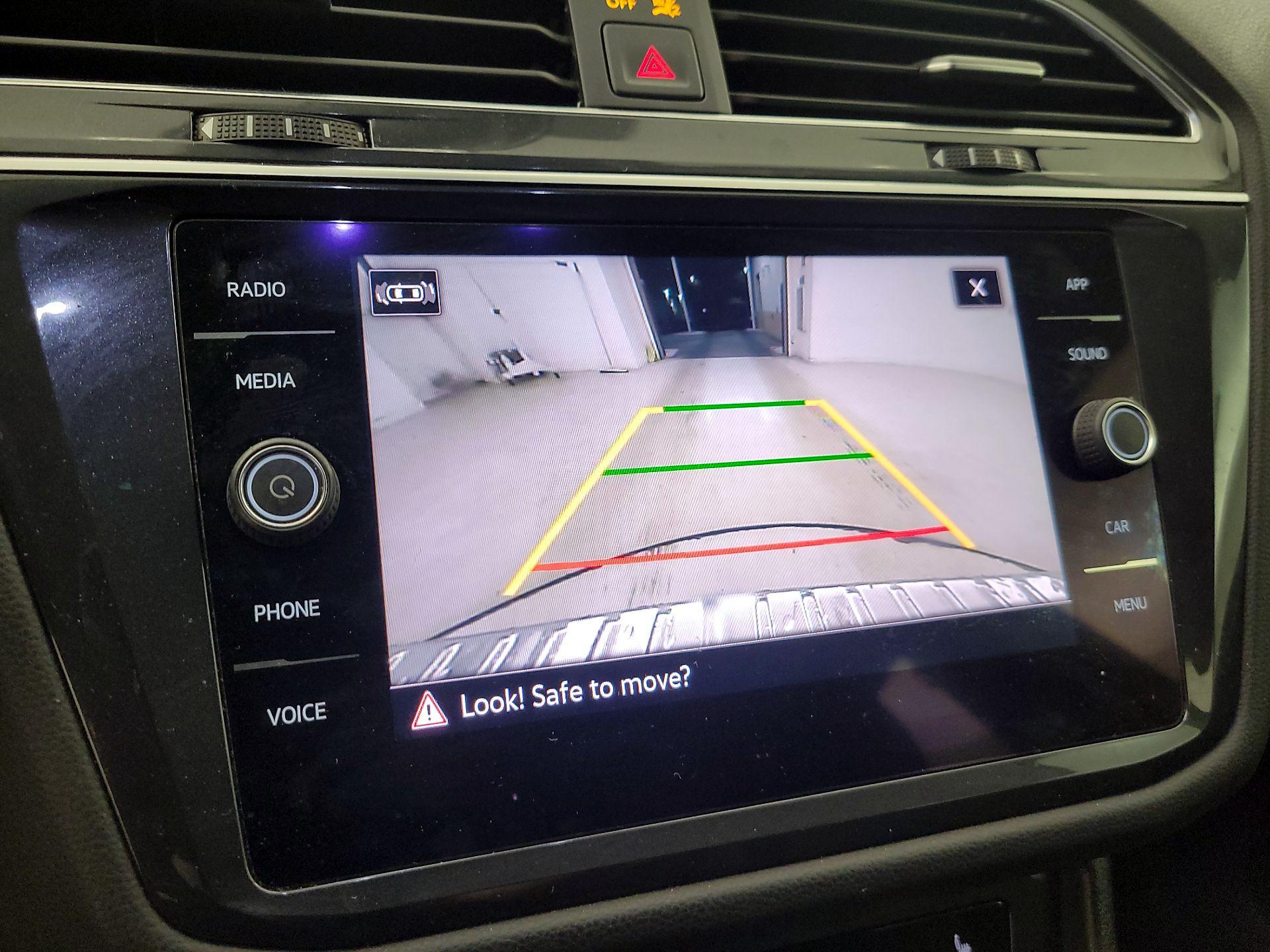 Thumbnail: 2022 Volkswagen Tiguan - 15