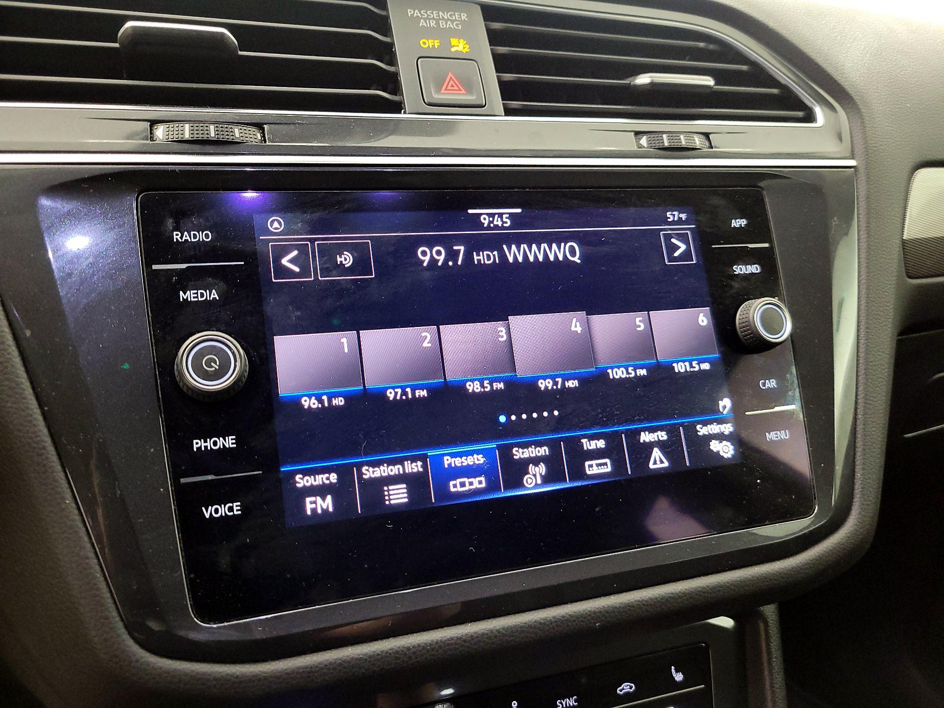 Thumbnail: 2022 Volkswagen Tiguan - 16