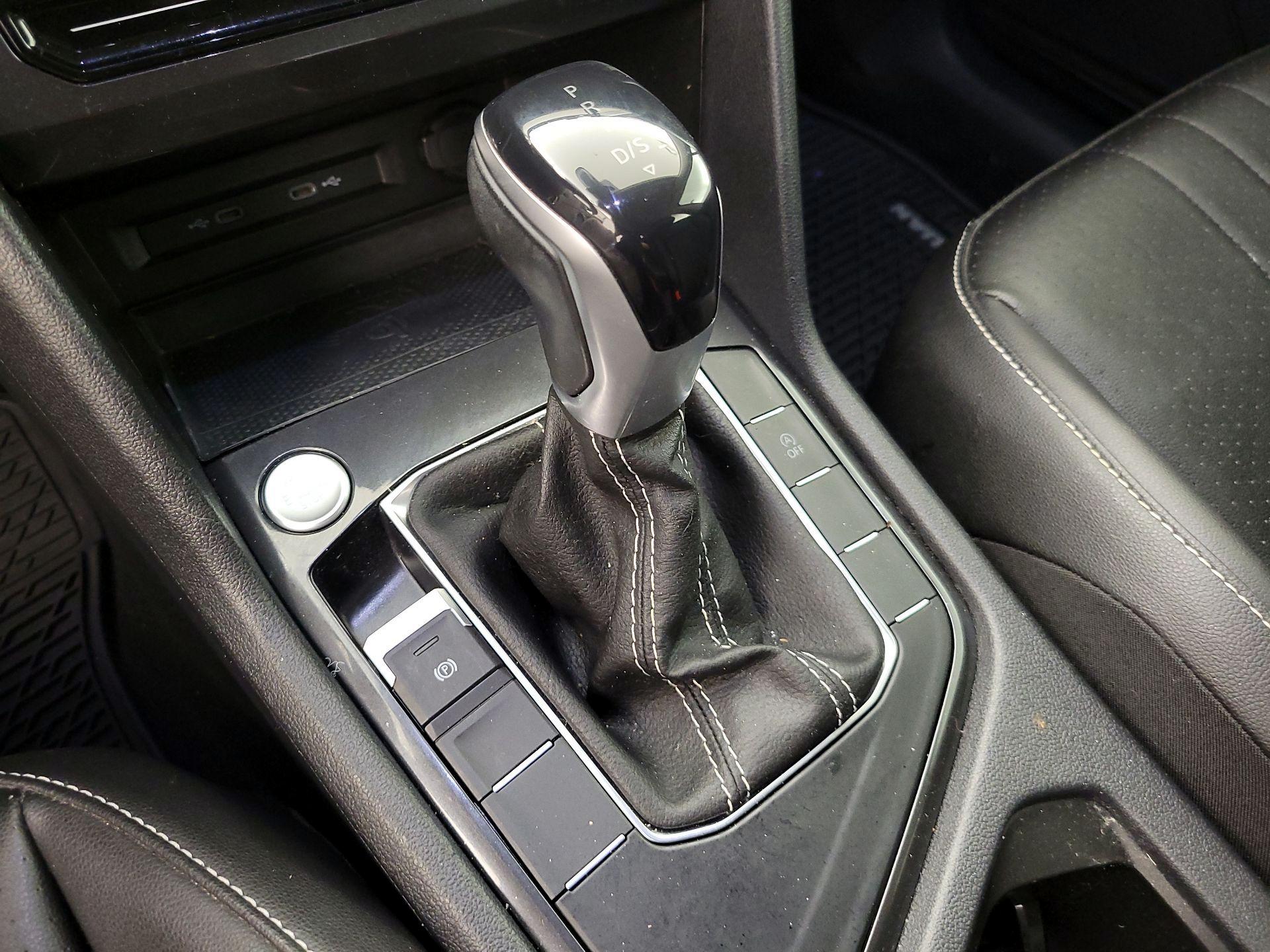 Thumbnail: 2022 Volkswagen Tiguan - 18