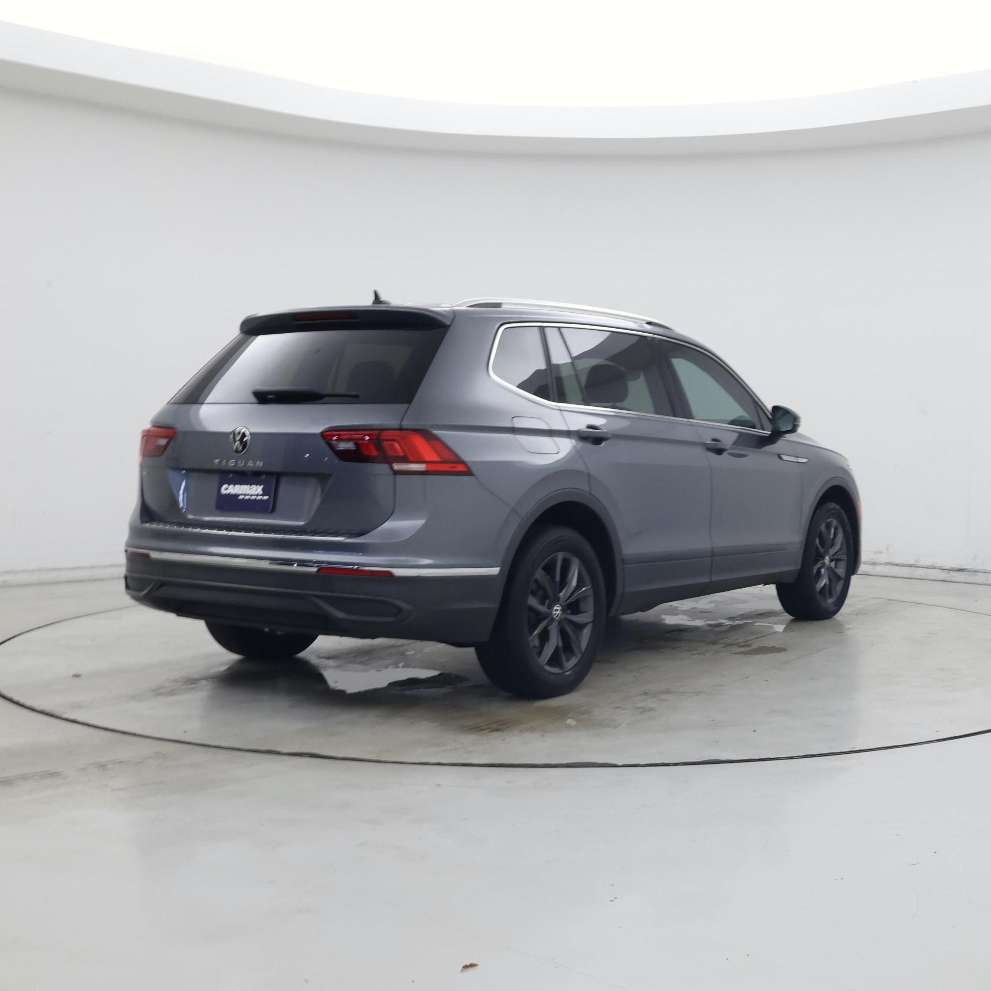 Thumbnail: 2022 Volkswagen Tiguan - 8