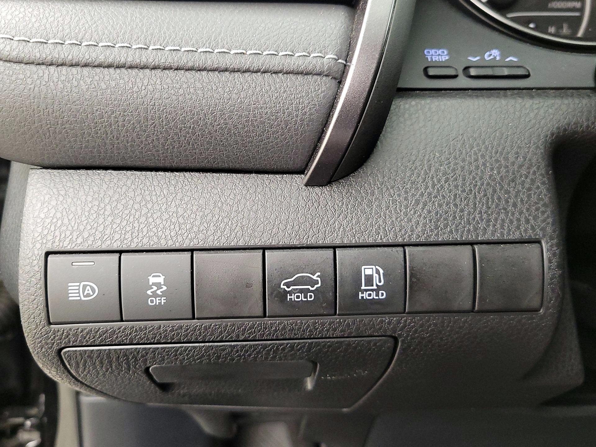 Thumbnail: 2021 Toyota Camry - 13