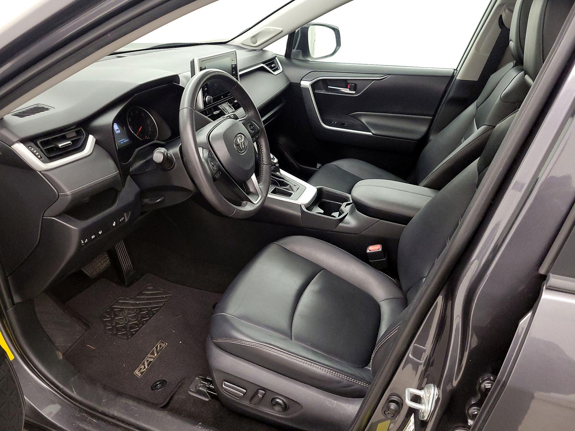 Thumbnail: 2020 Toyota RAV4 - 11