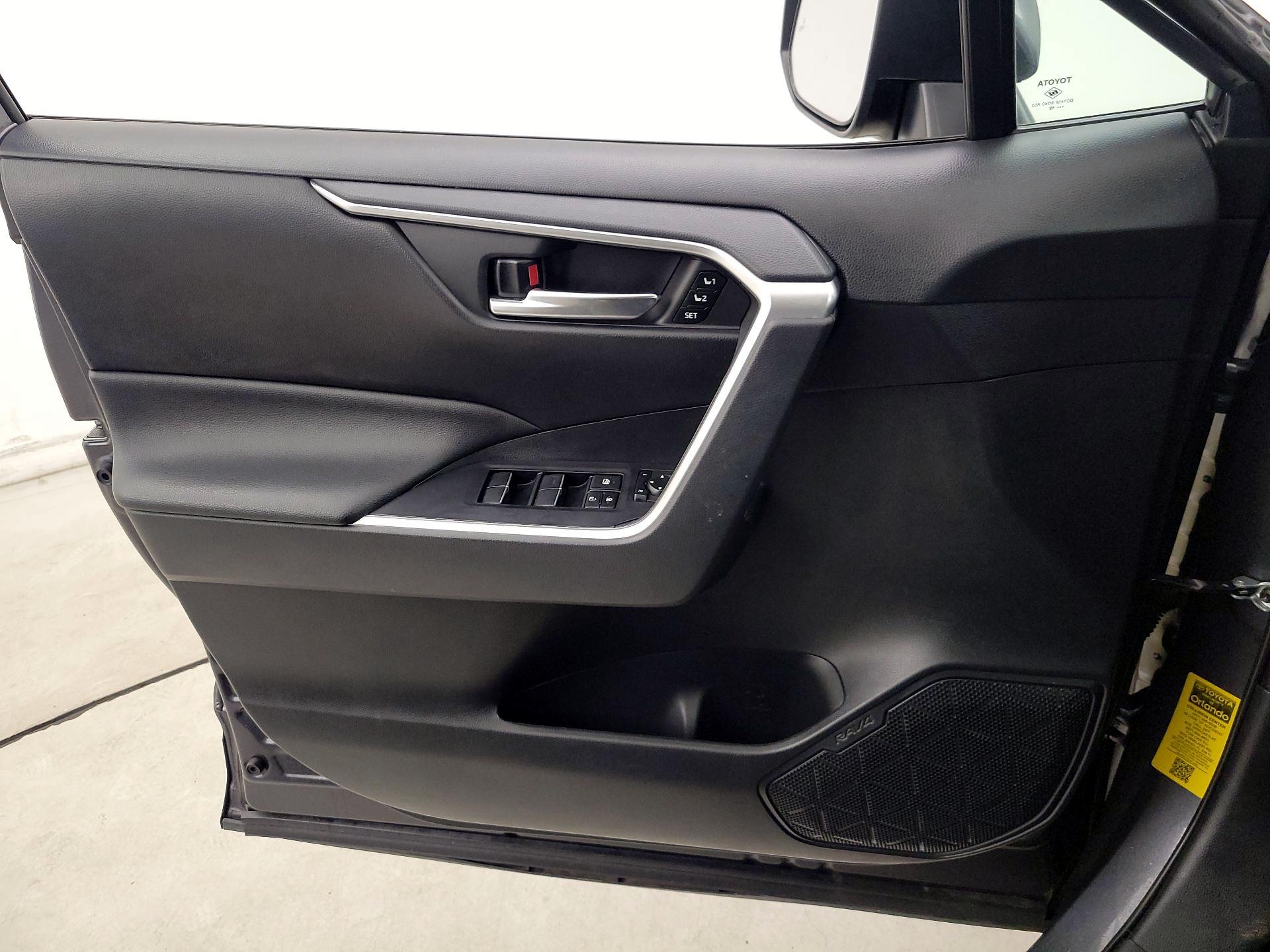 Thumbnail: 2020 Toyota RAV4 - 12