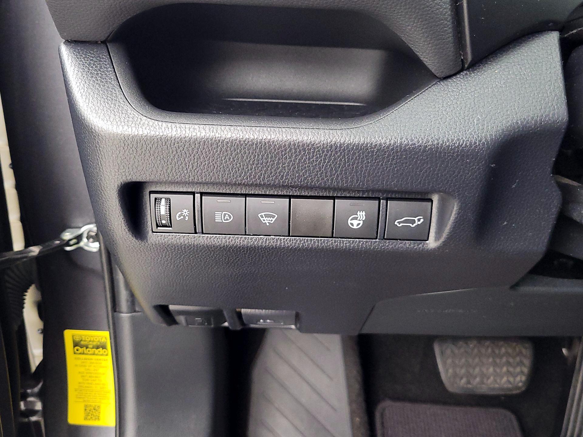 Thumbnail: 2020 Toyota RAV4 - 13