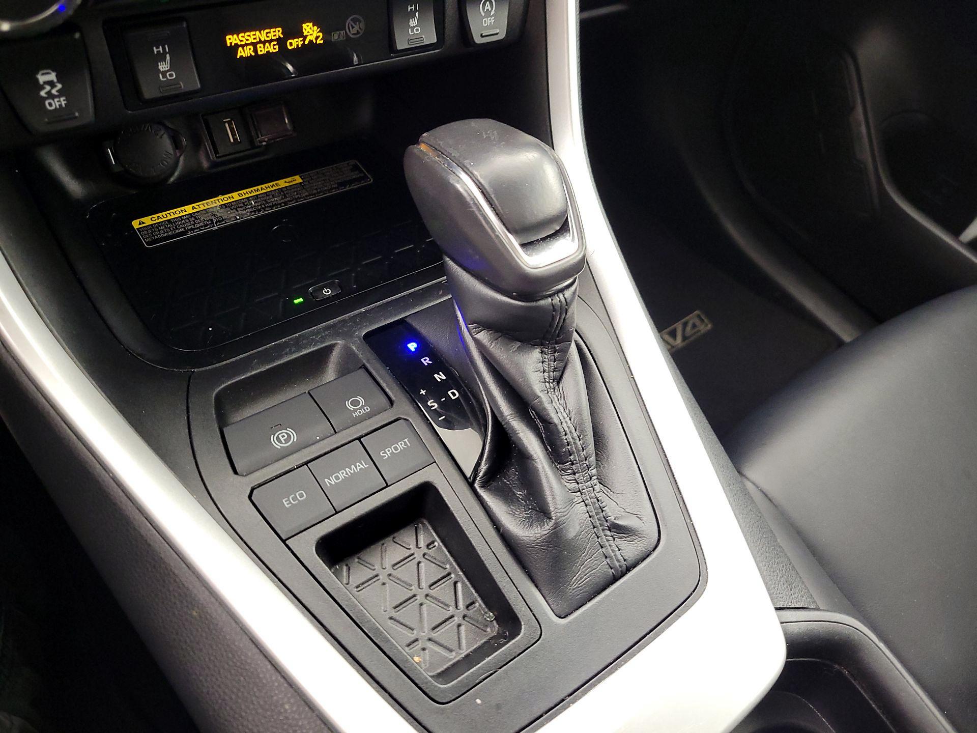 Thumbnail: 2020 Toyota RAV4 - 17