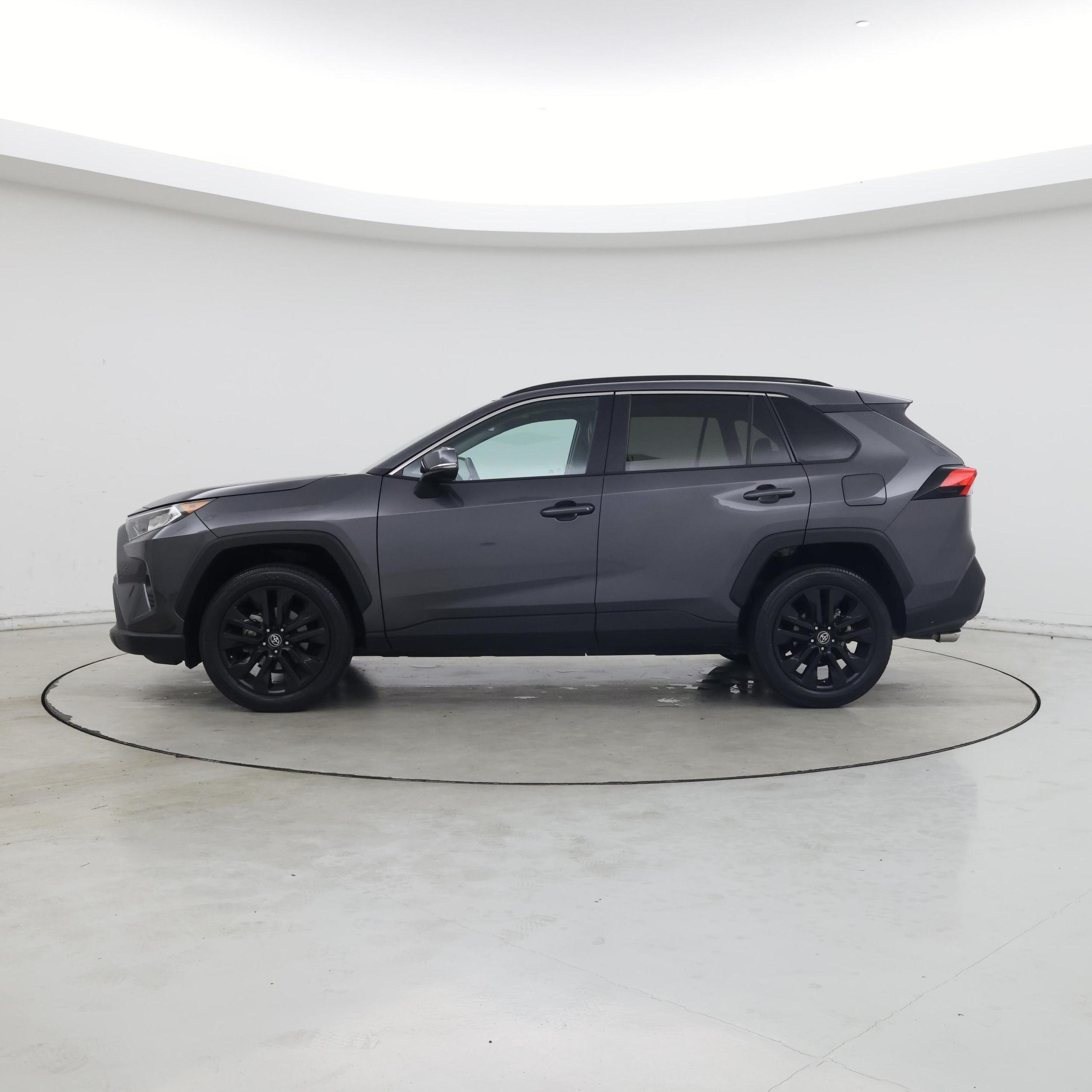 Thumbnail: 2020 Toyota RAV4 - 3