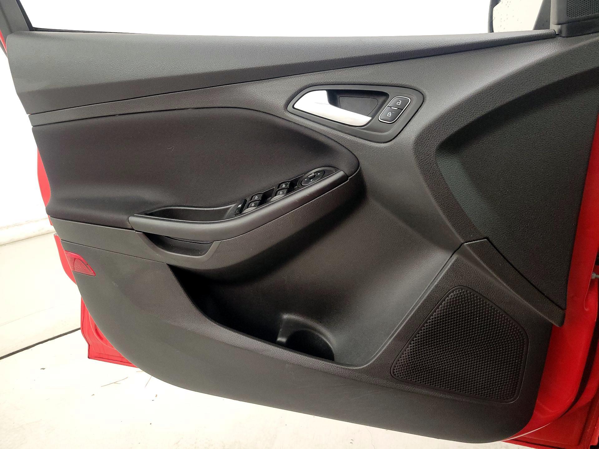 Thumbnail: 2017 Ford Focus - 12