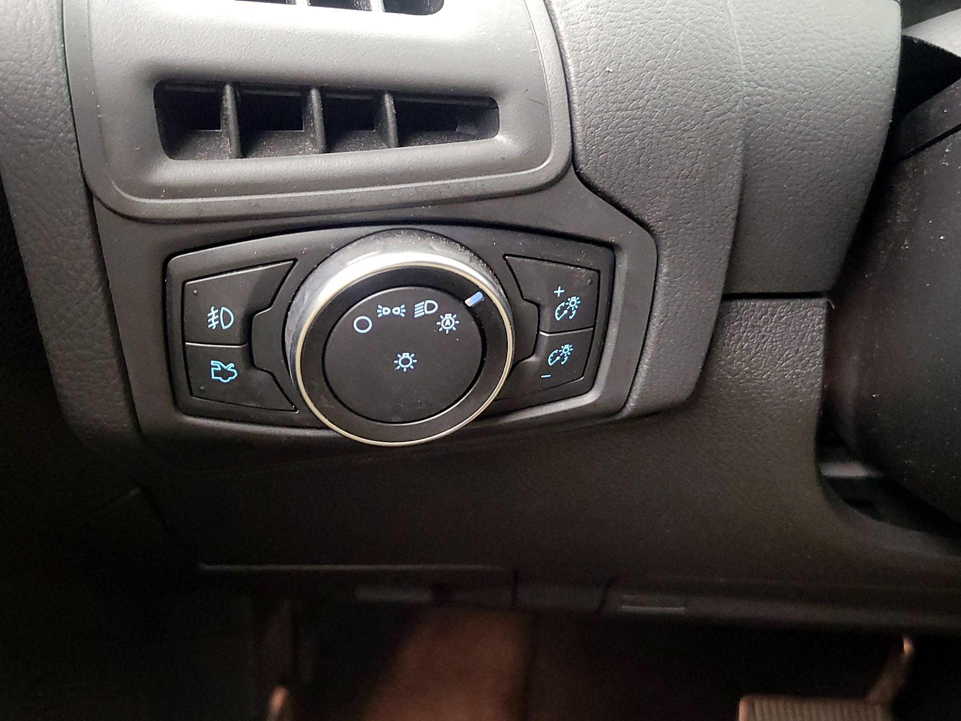 Thumbnail: 2017 Ford Focus - 13