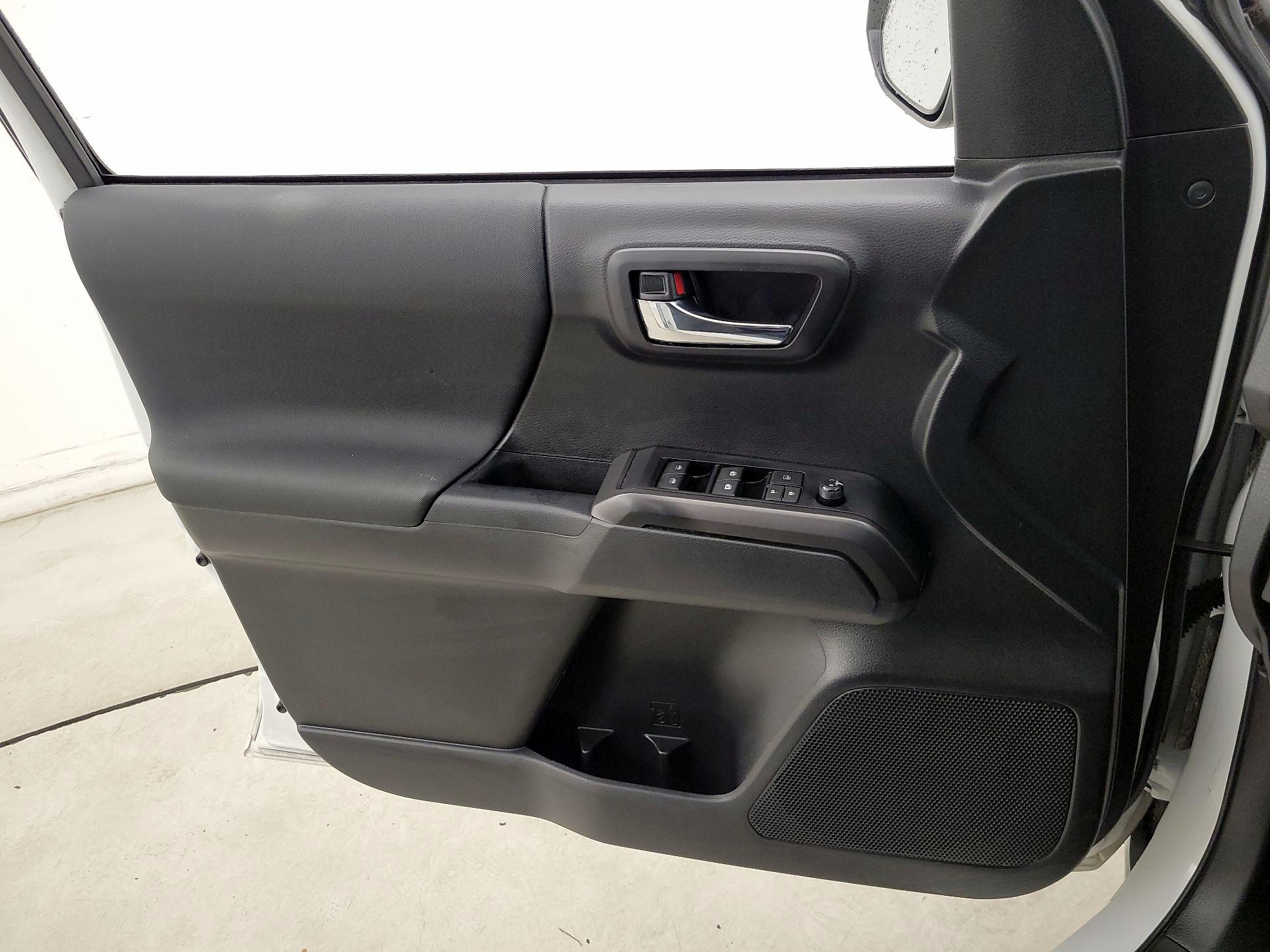 Thumbnail: 2022 Toyota Tacoma - 12