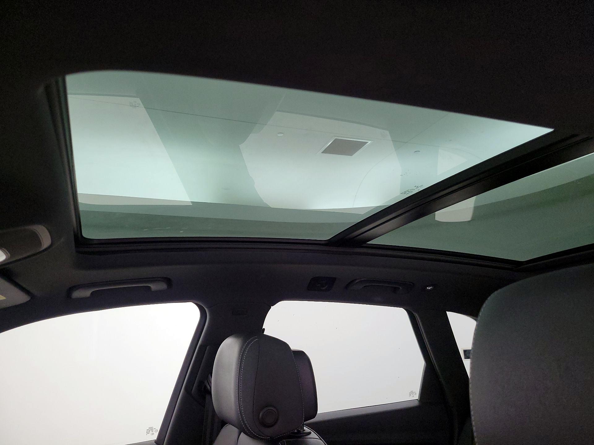 Thumbnail: 2022 Audi SQ5 - 20