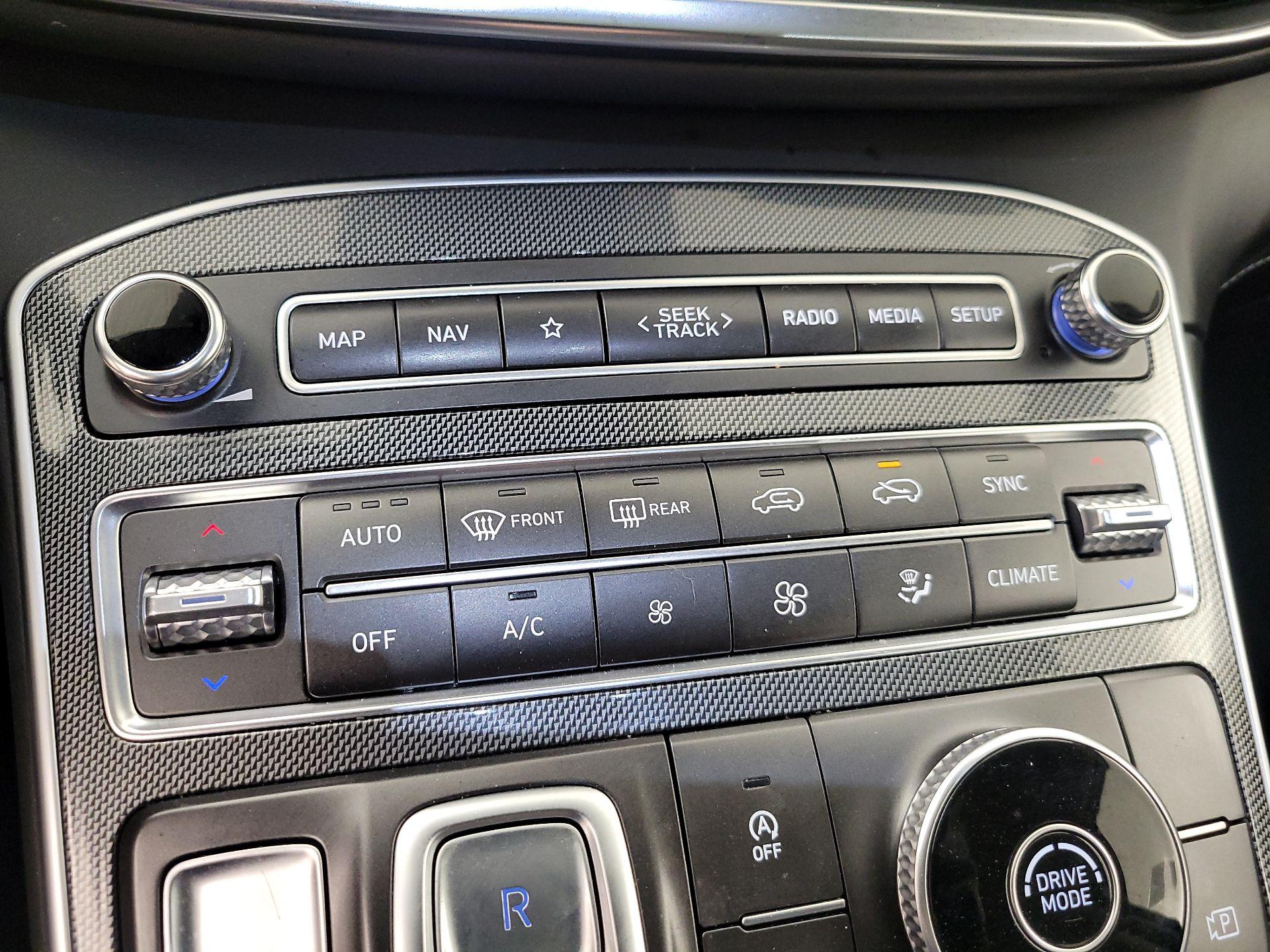 Thumbnail: 2022 Hyundai Santa Fe - 17