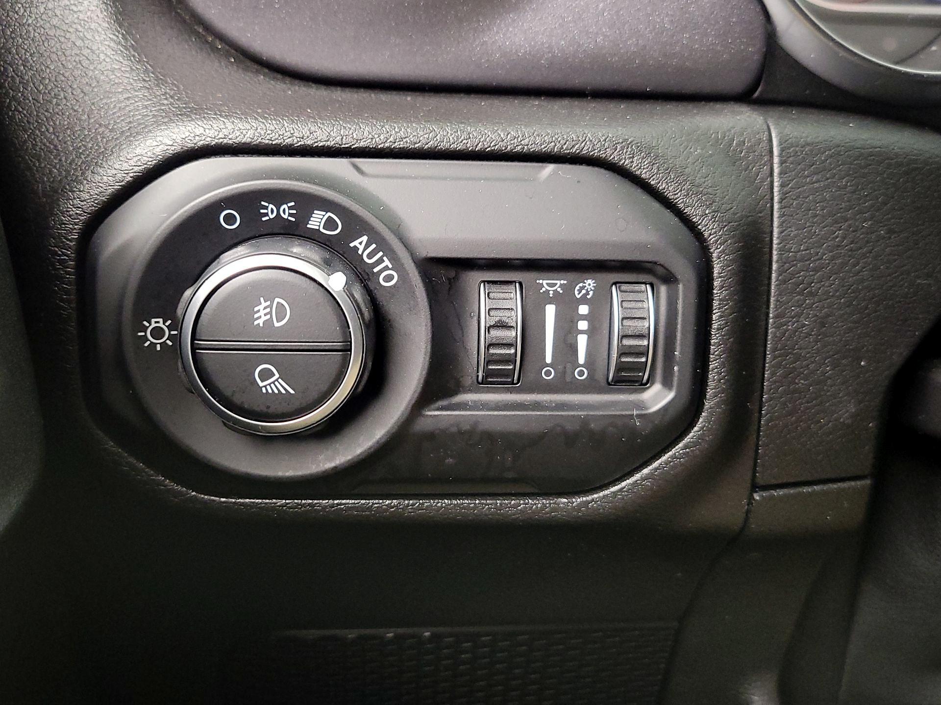 Thumbnail: 2021 Jeep Gladiator - 13