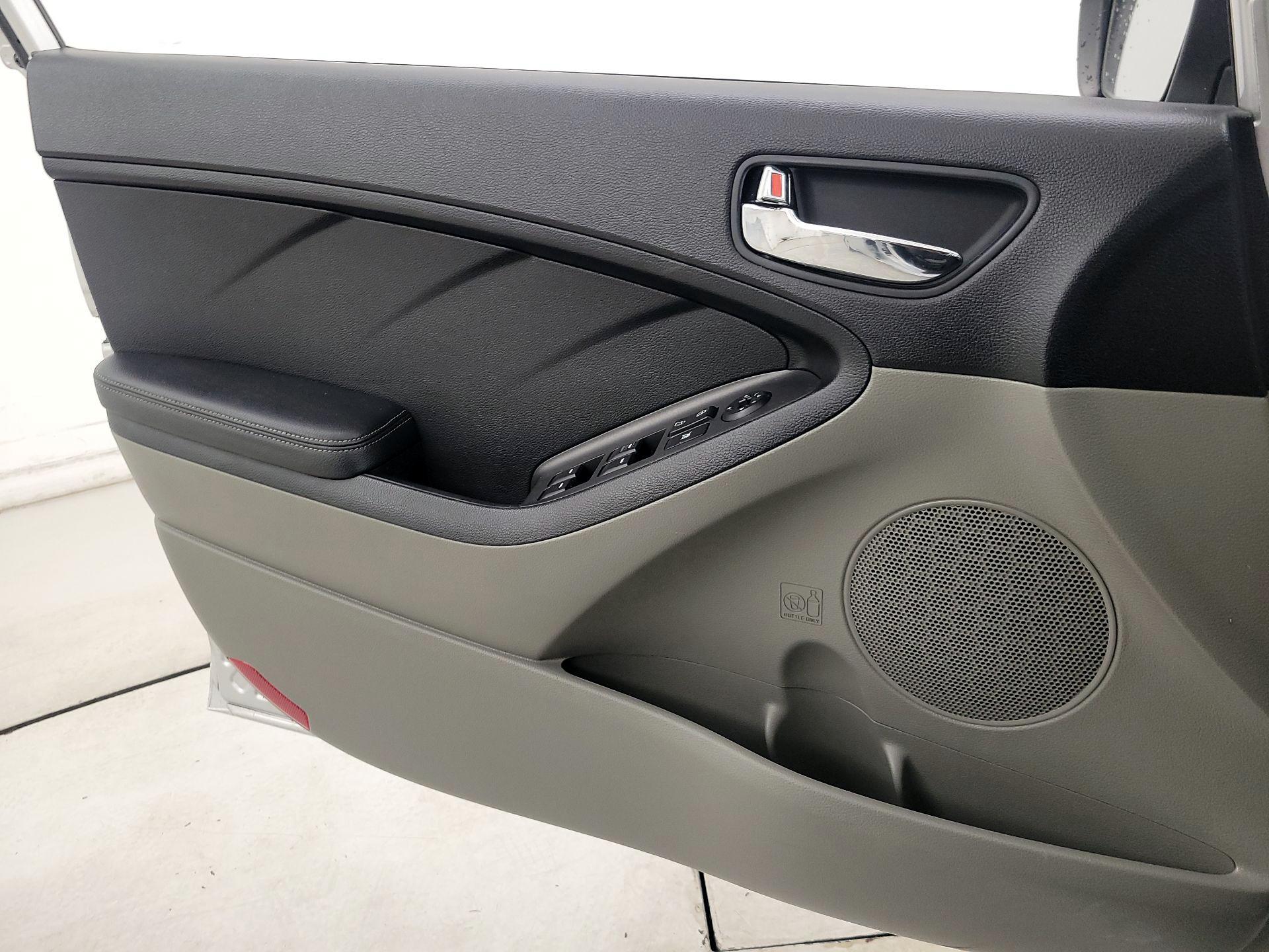 Thumbnail: 2014 Kia Forte - 12