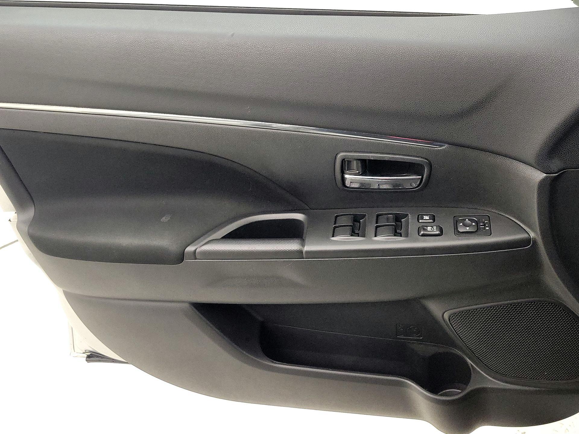 Thumbnail: 2024 Mitsubishi Outlander Sport - 12