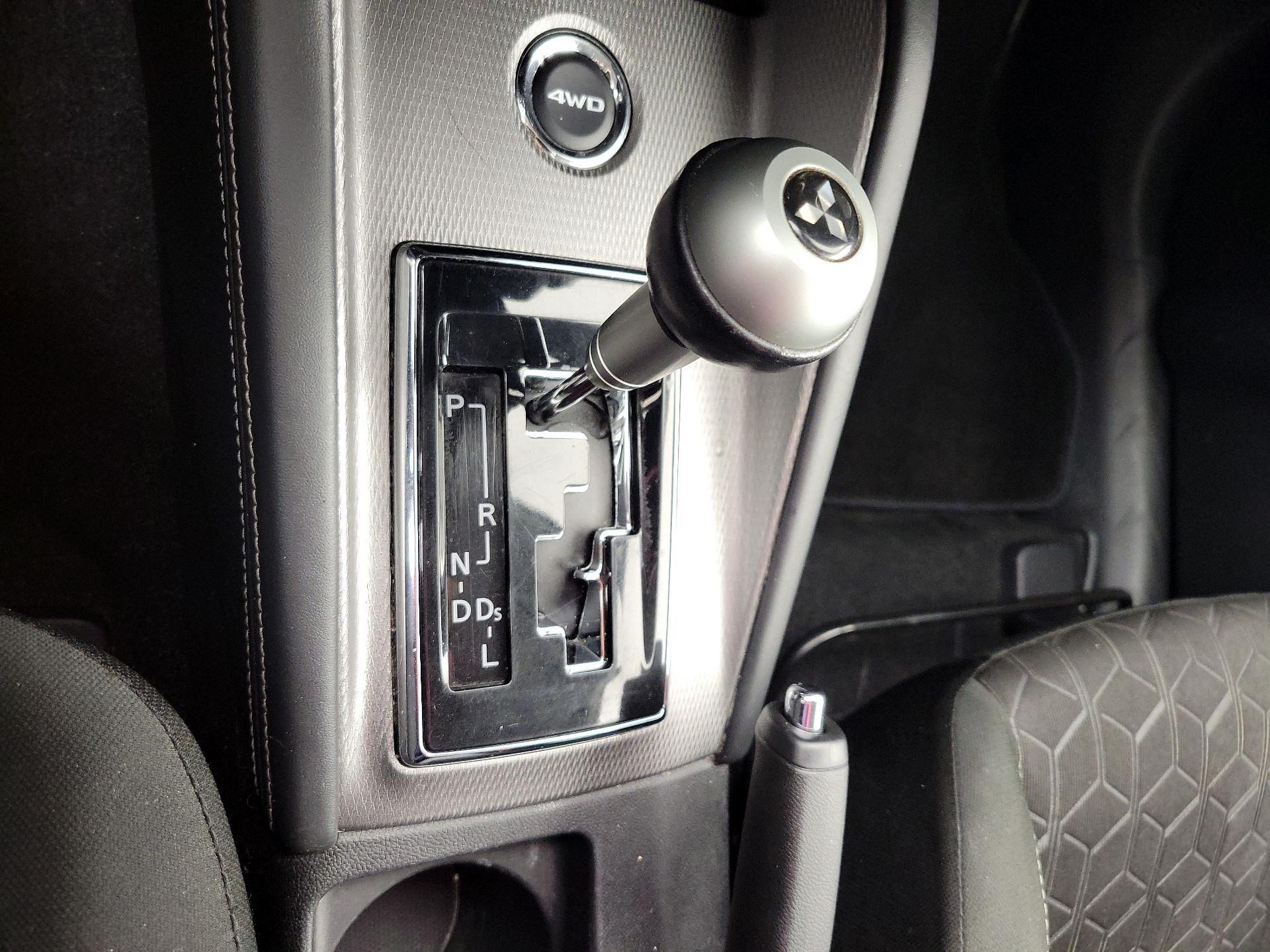 Thumbnail: 2024 Mitsubishi Outlander Sport - 17