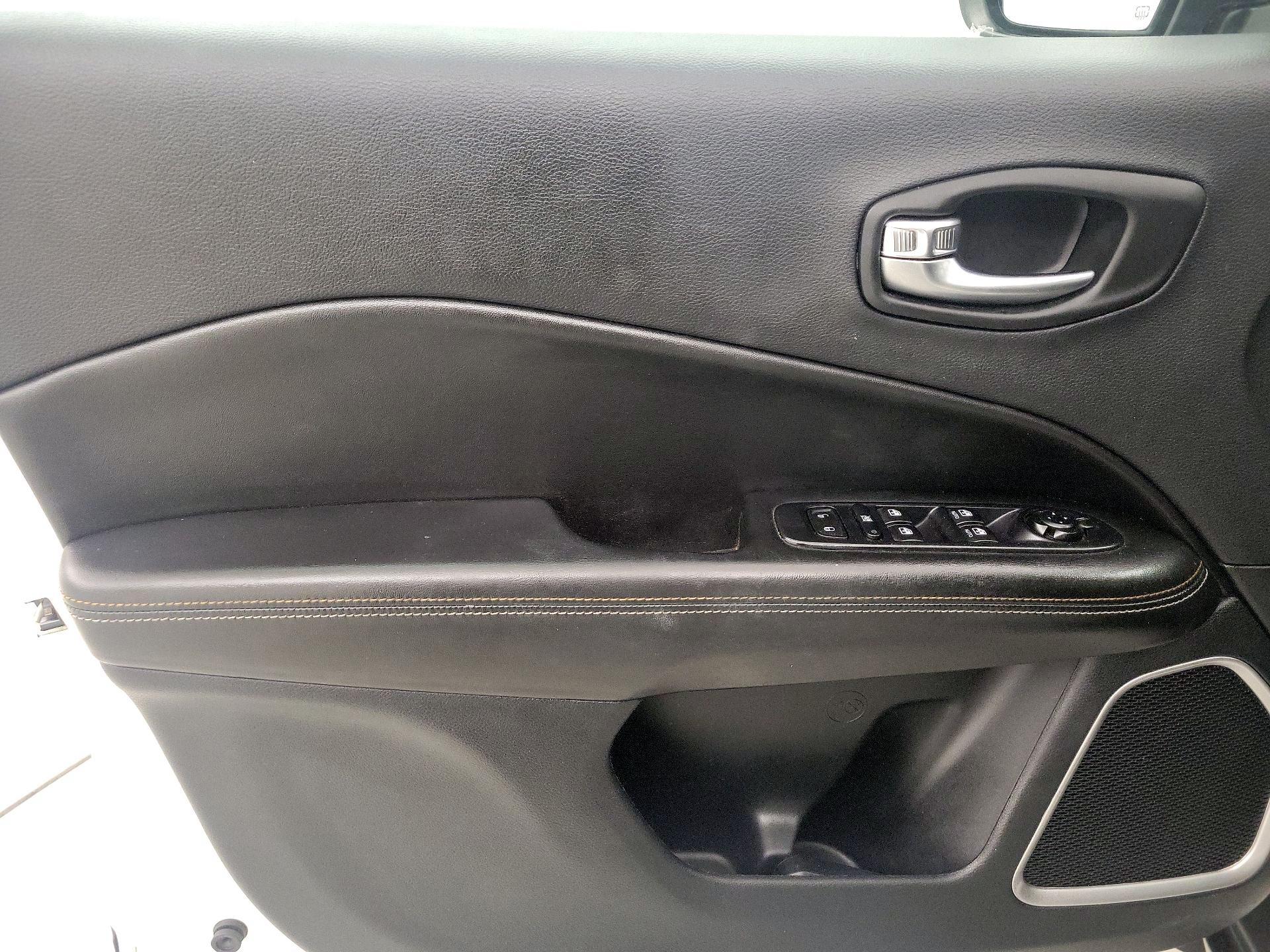 Thumbnail: 2020 Jeep Compass - 12