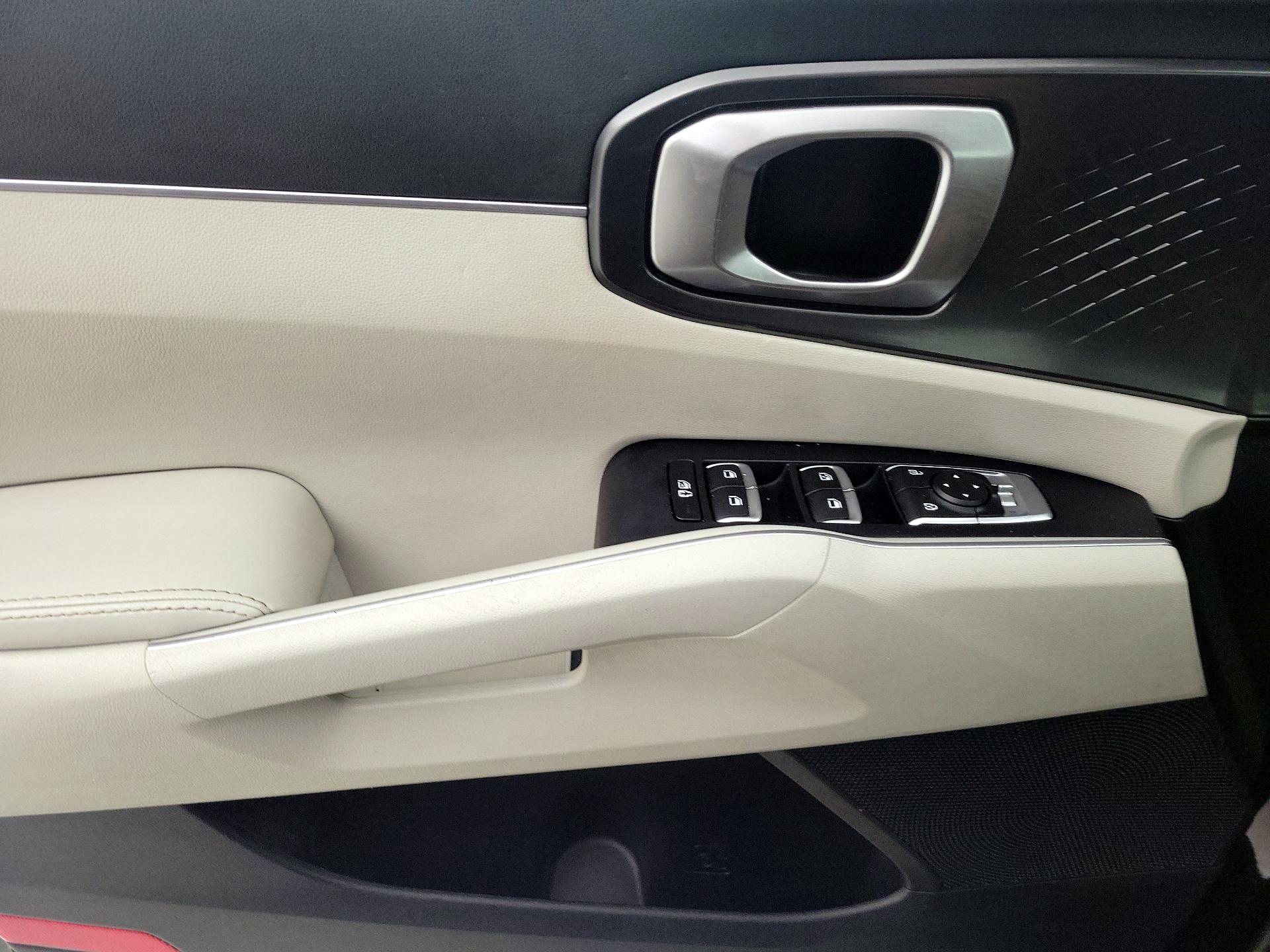 Thumbnail: 2023 Kia Sorento - 12