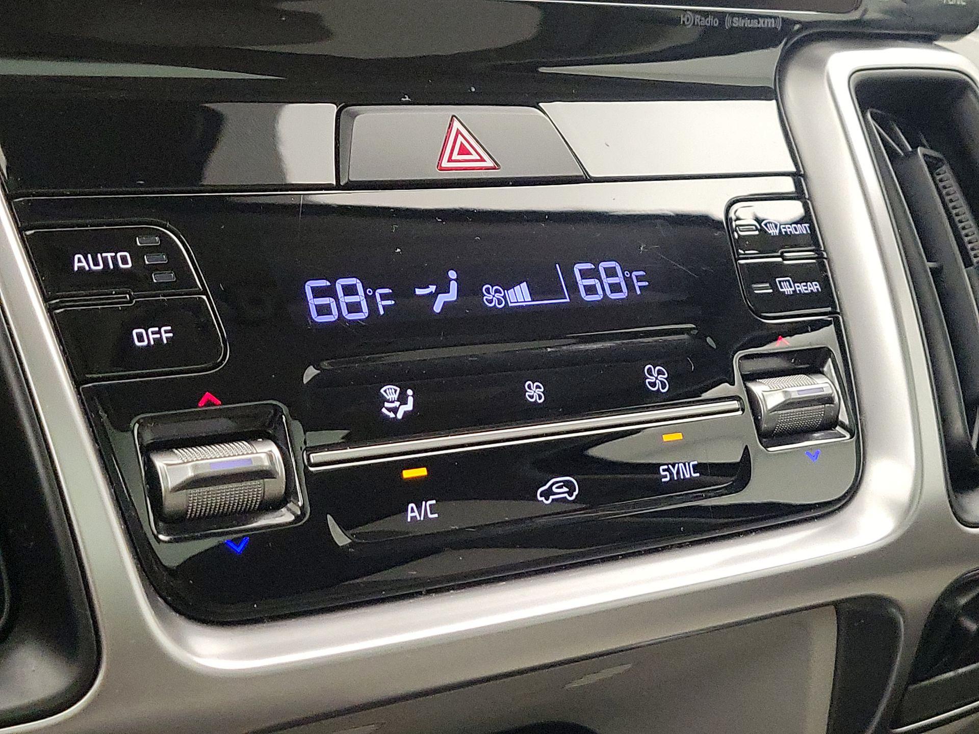 Thumbnail: 2023 Kia Sorento - 16