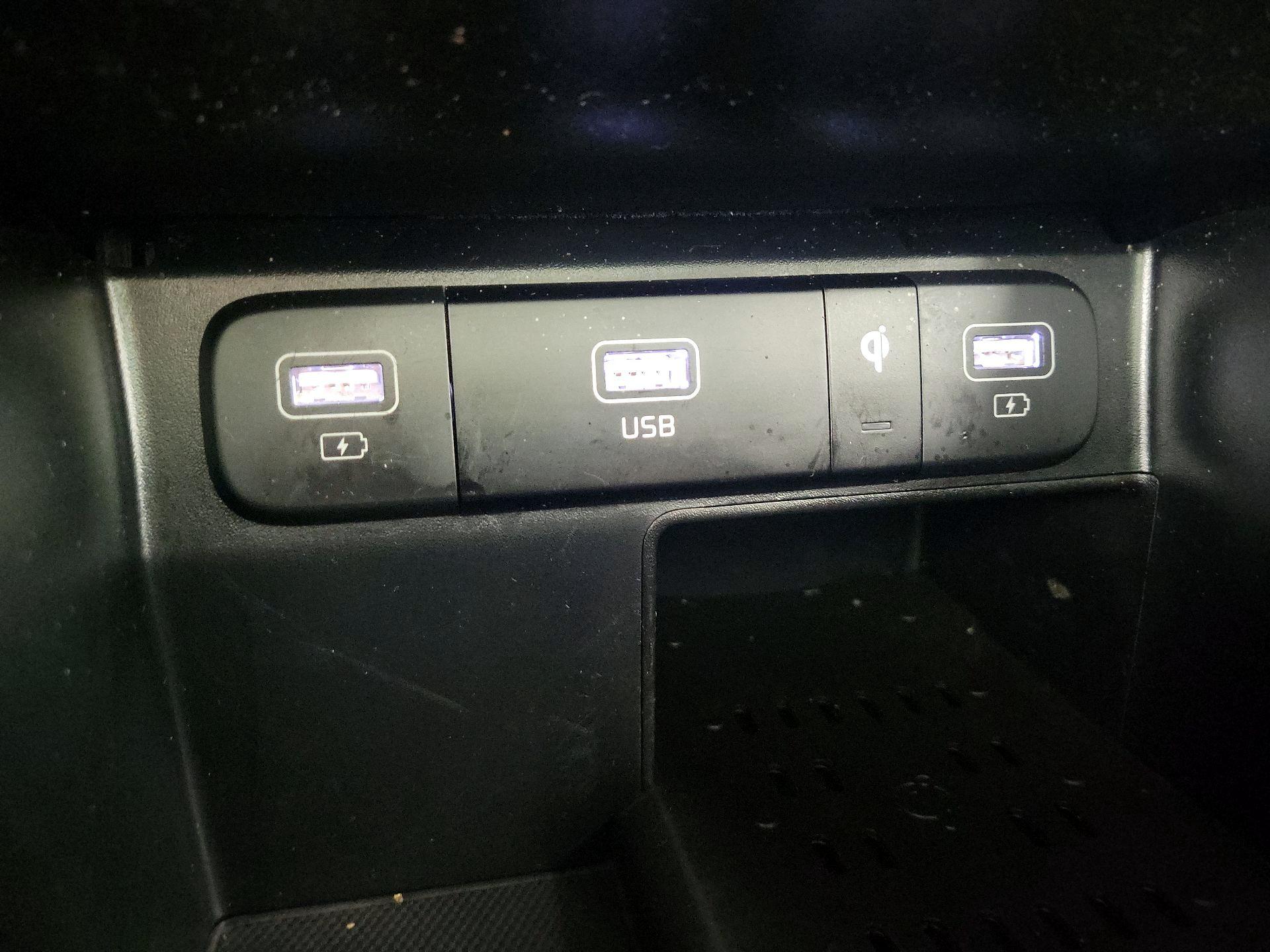 Thumbnail: 2023 Kia Sorento - 18