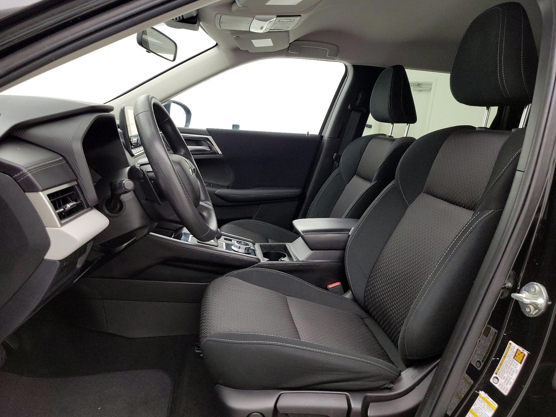 Thumbnail: 2024 Mitsubishi Outlander - 11