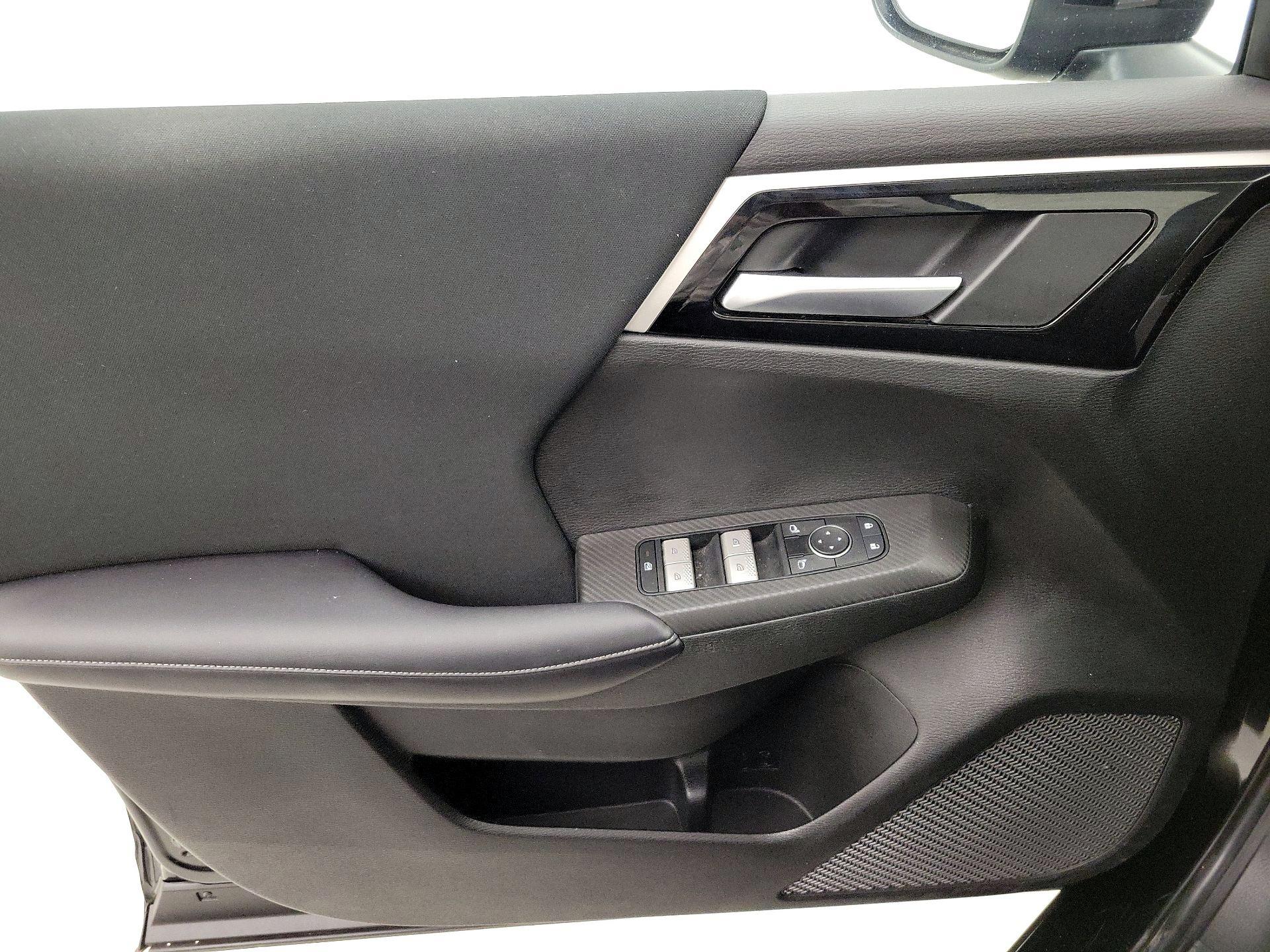 Thumbnail: 2024 Mitsubishi Outlander - 12