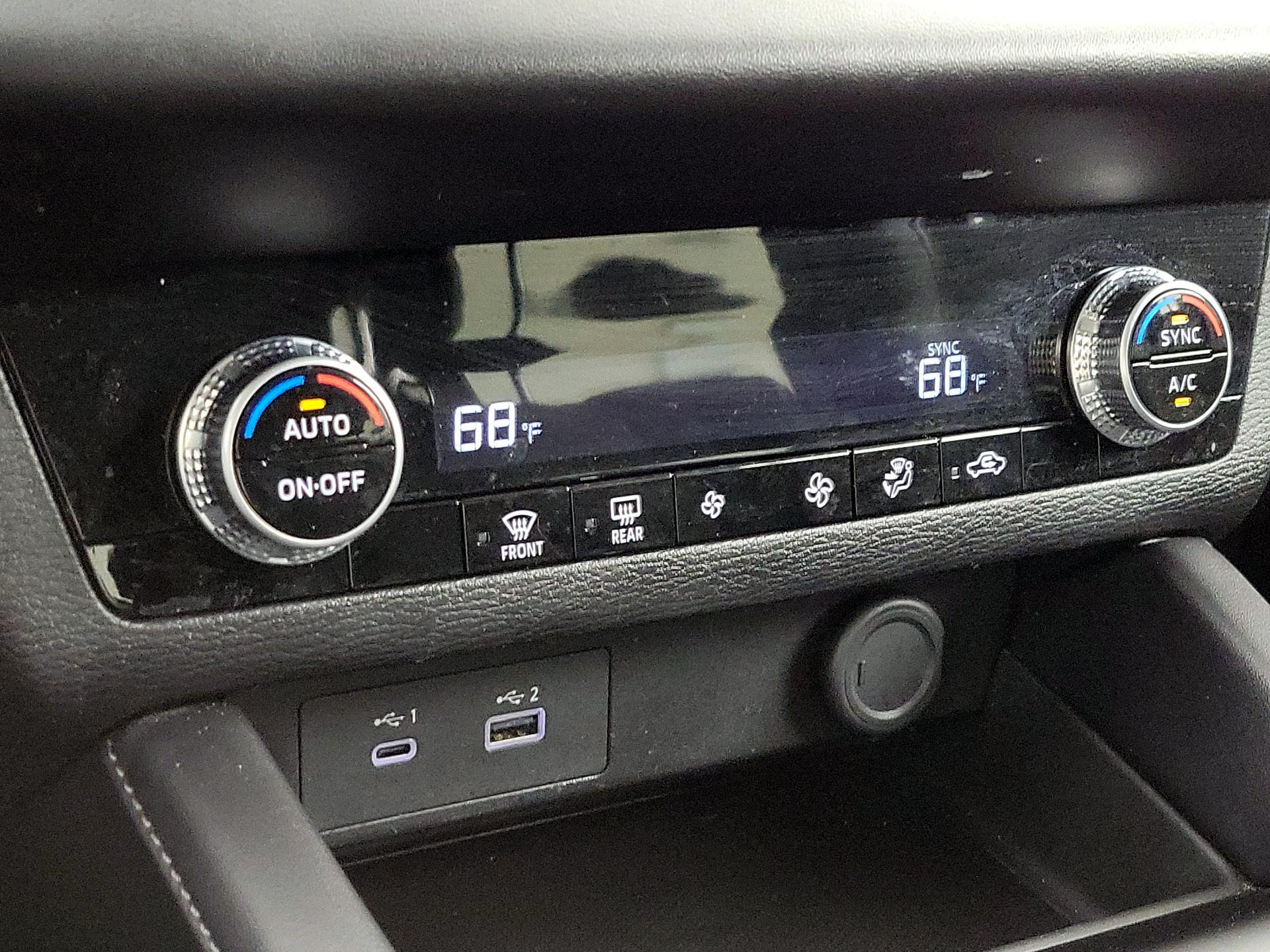 Thumbnail: 2024 Mitsubishi Outlander - 16