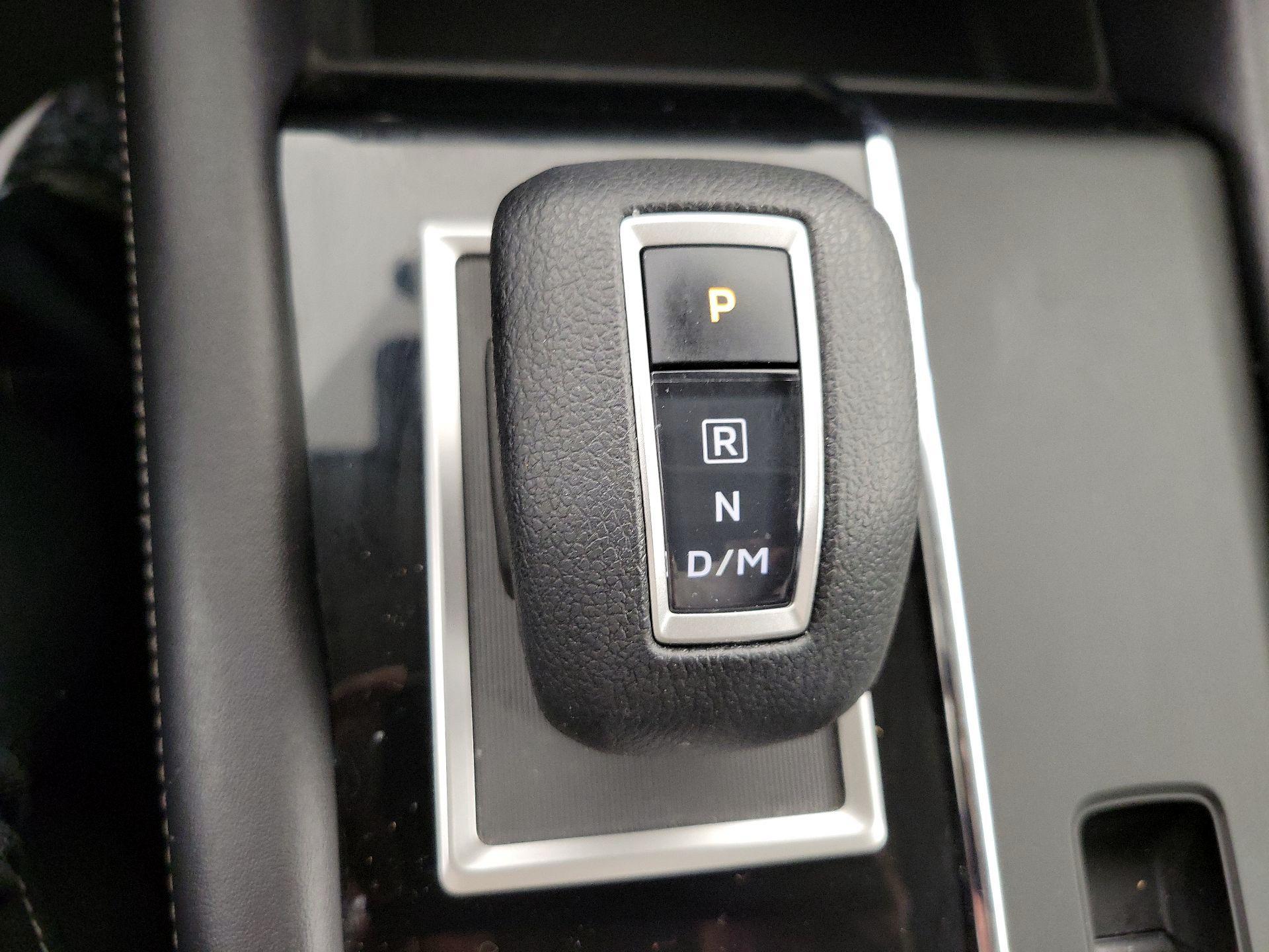 Thumbnail: 2024 Mitsubishi Outlander - 17