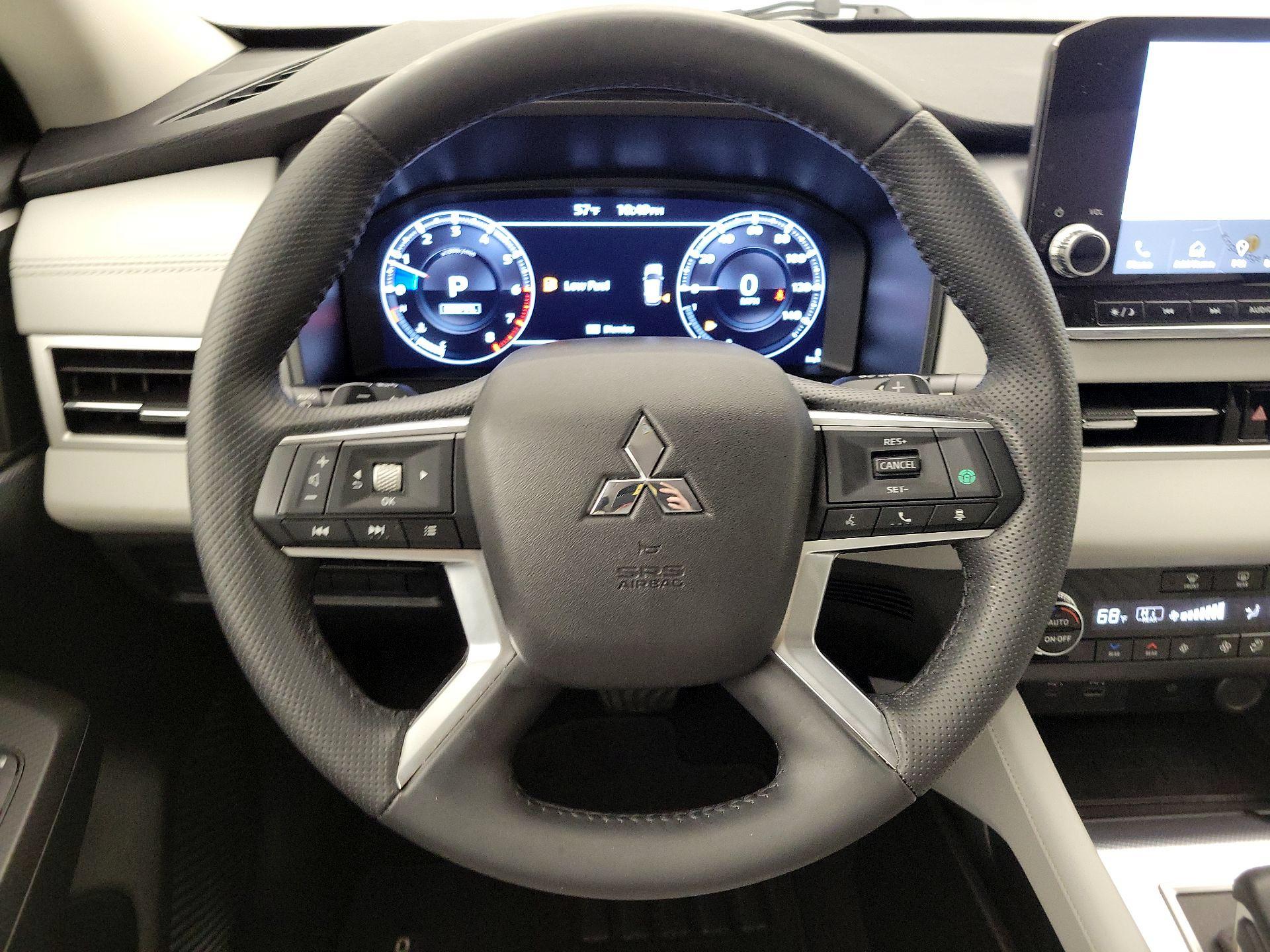 Thumbnail: 2024 Mitsubishi Outlander - 10