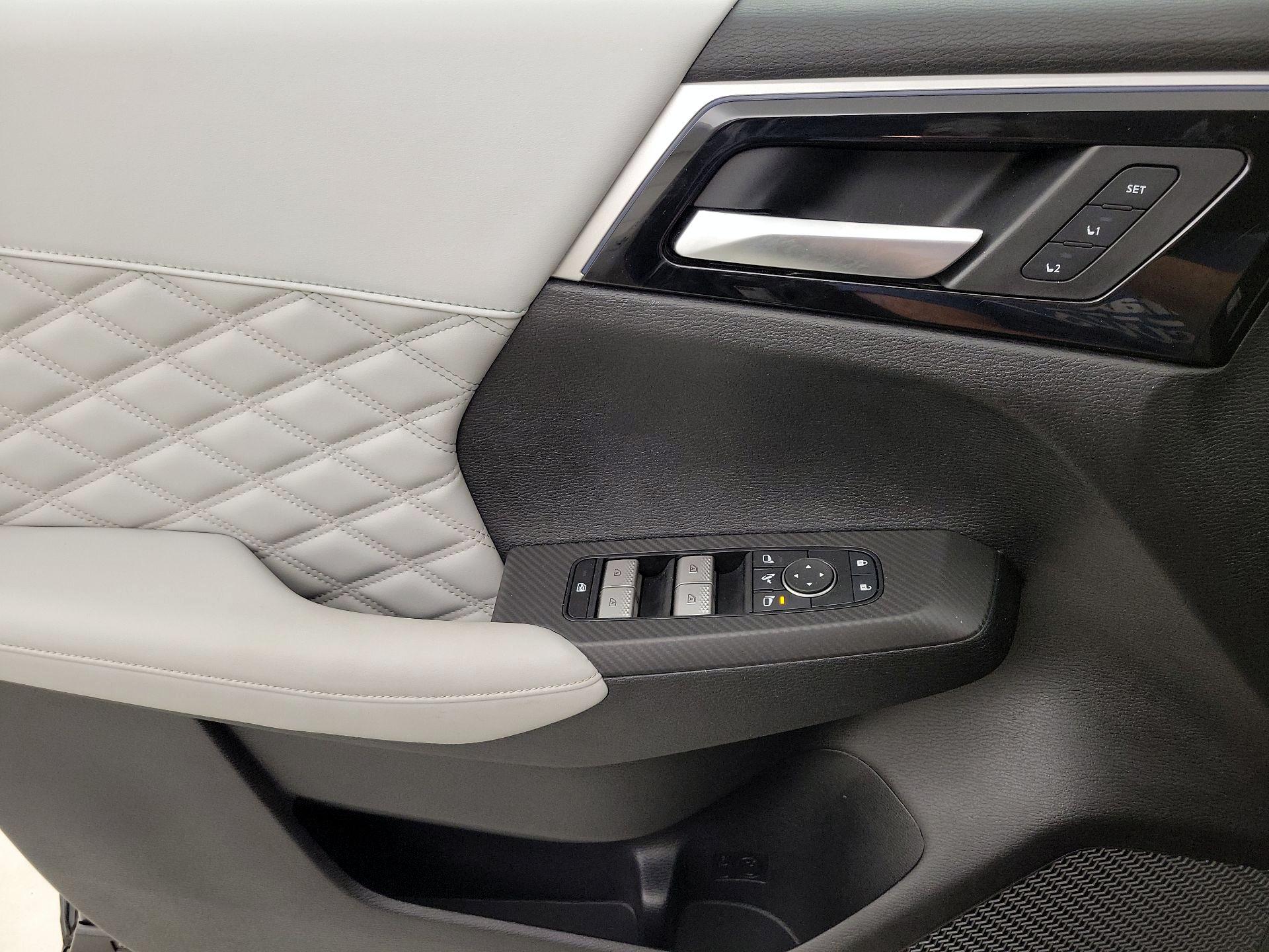 Thumbnail: 2024 Mitsubishi Outlander - 12