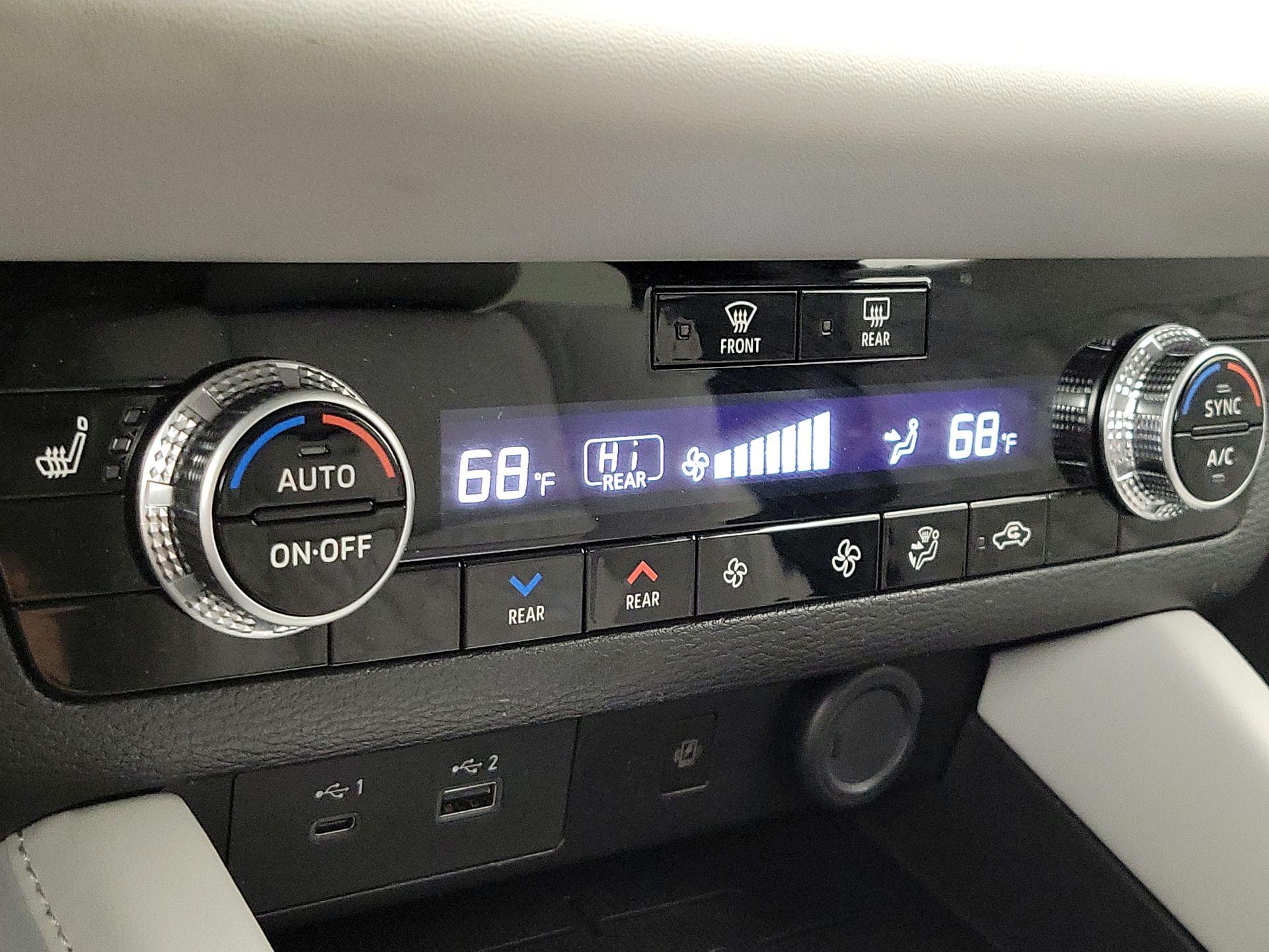 Thumbnail: 2024 Mitsubishi Outlander - 16