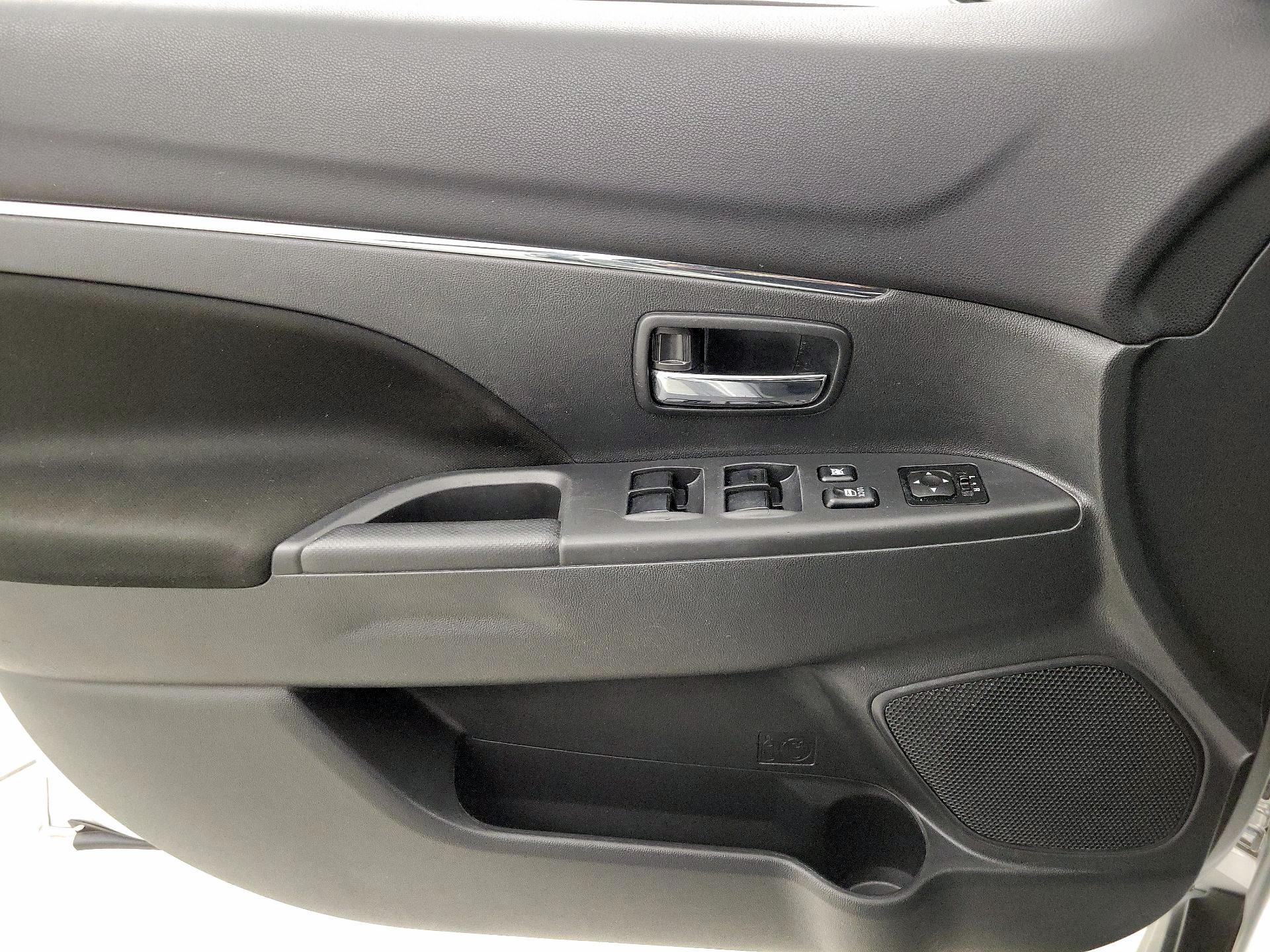 Thumbnail: 2023 Mitsubishi Outlander Sport - 12