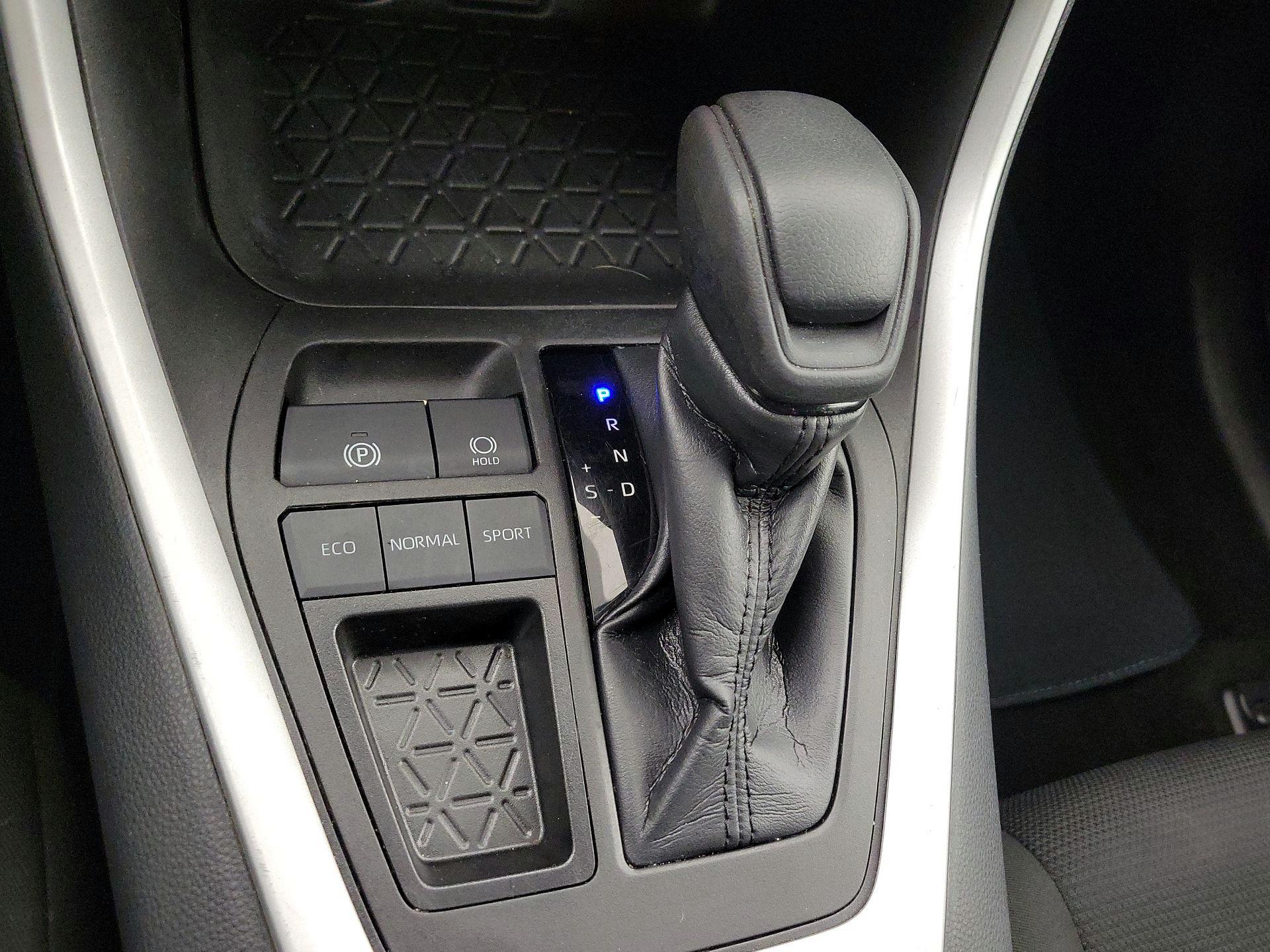 Thumbnail: 2023 Toyota RAV4 - 17