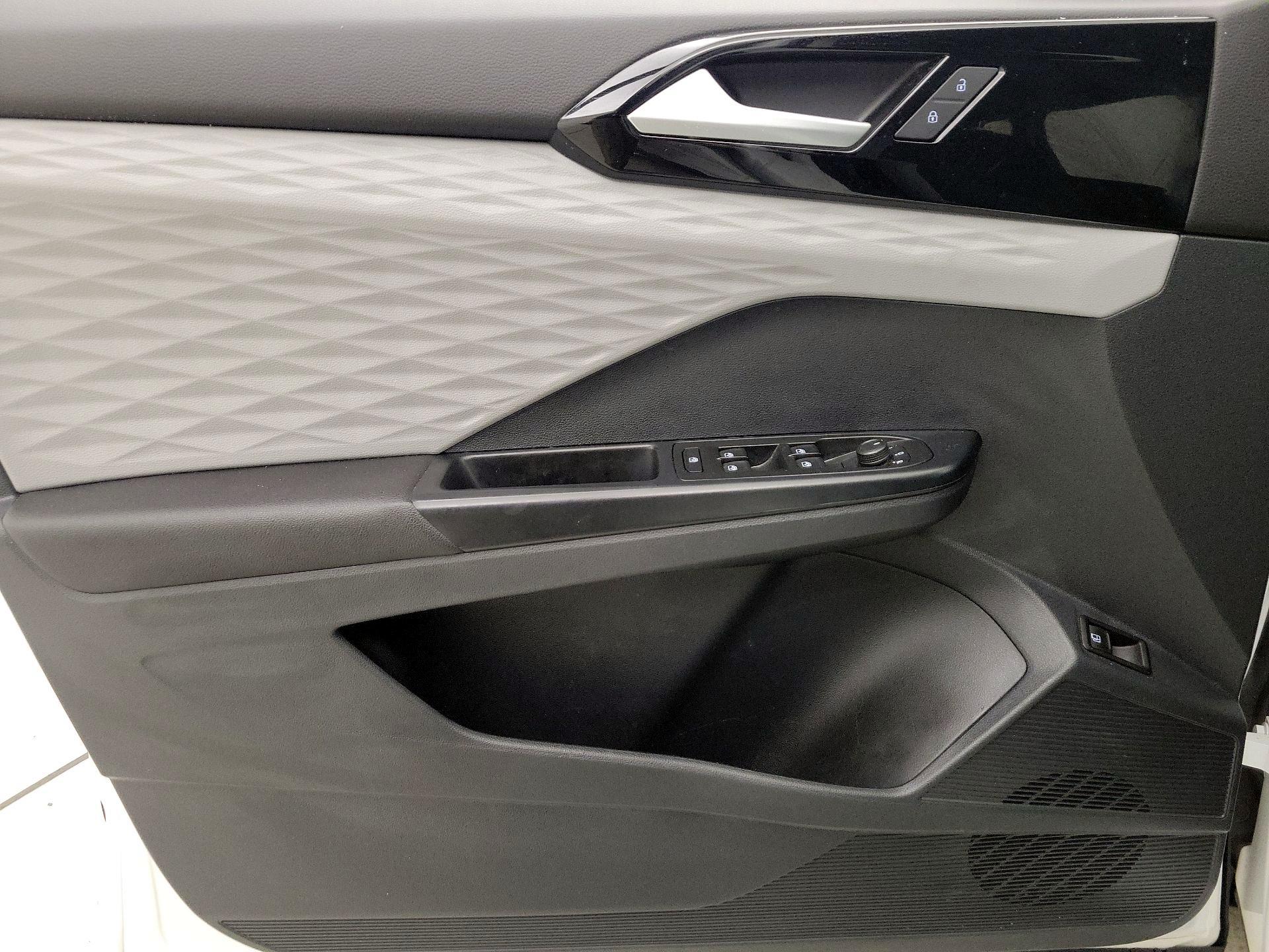 Thumbnail: 2023 Volkswagen Taos - 12