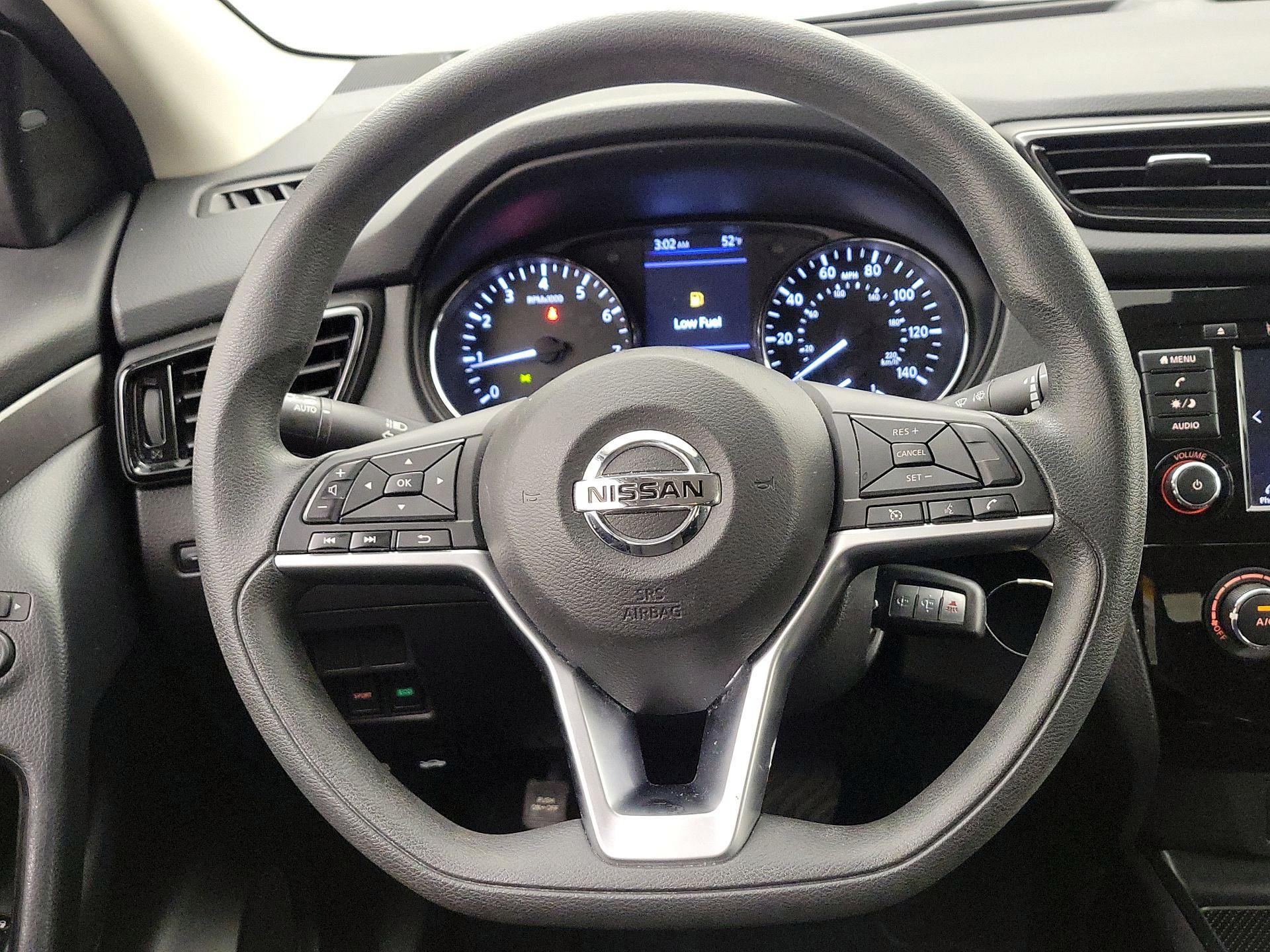 Thumbnail: 2022 Nissan Rogue Sport - 10