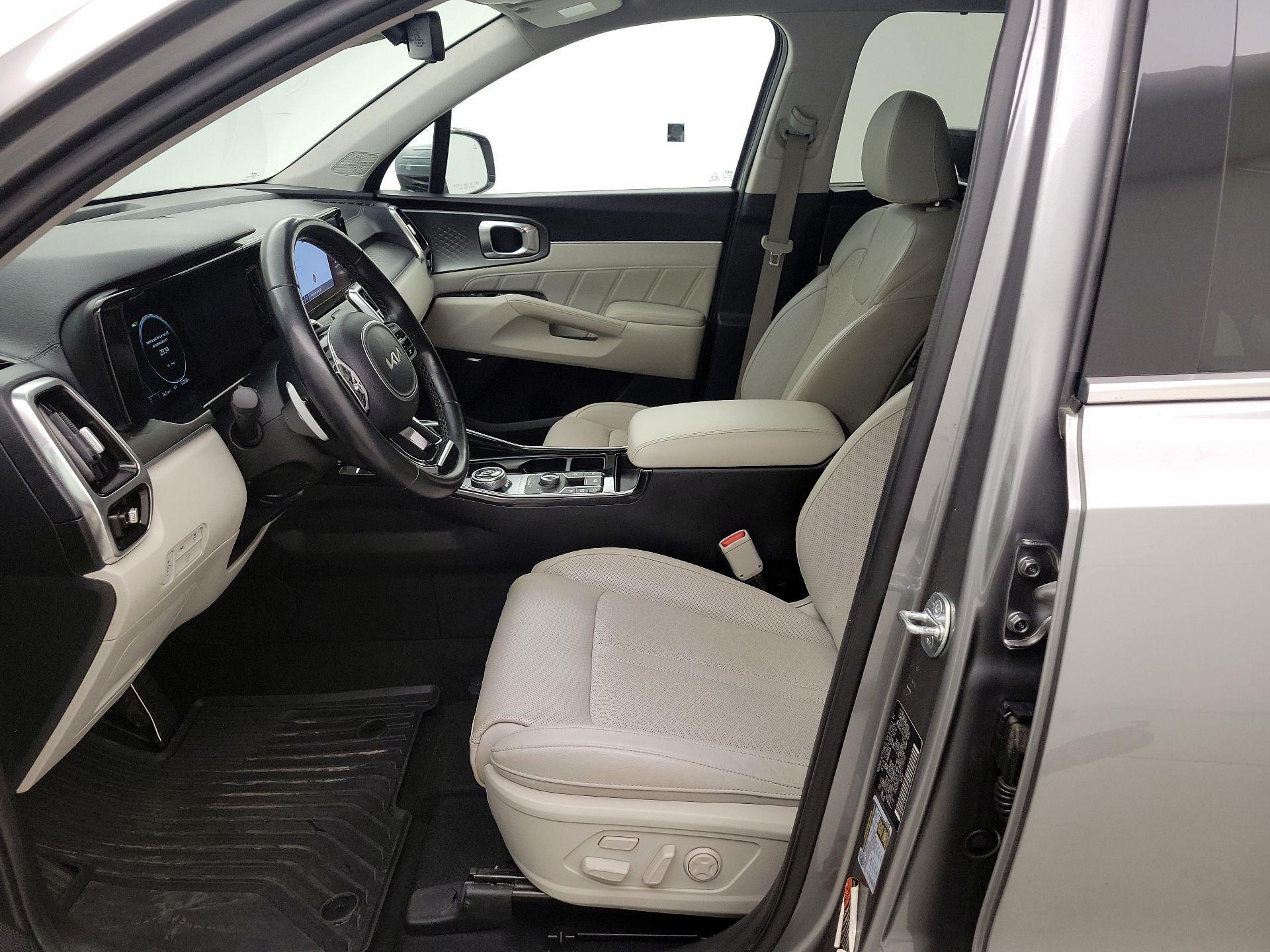 Thumbnail: 2023 Kia Sorento - 11