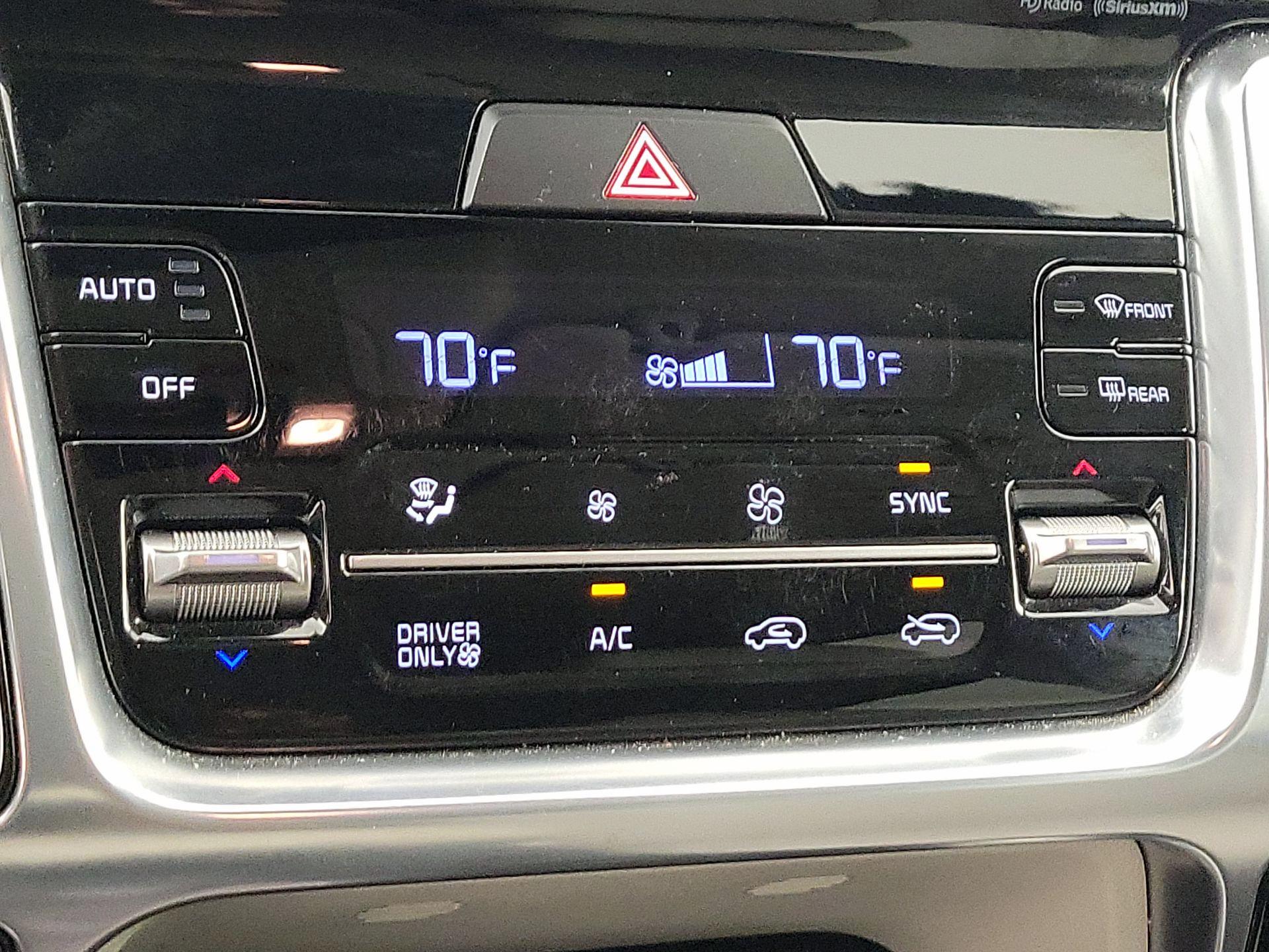 Thumbnail: 2023 Kia Sorento - 17