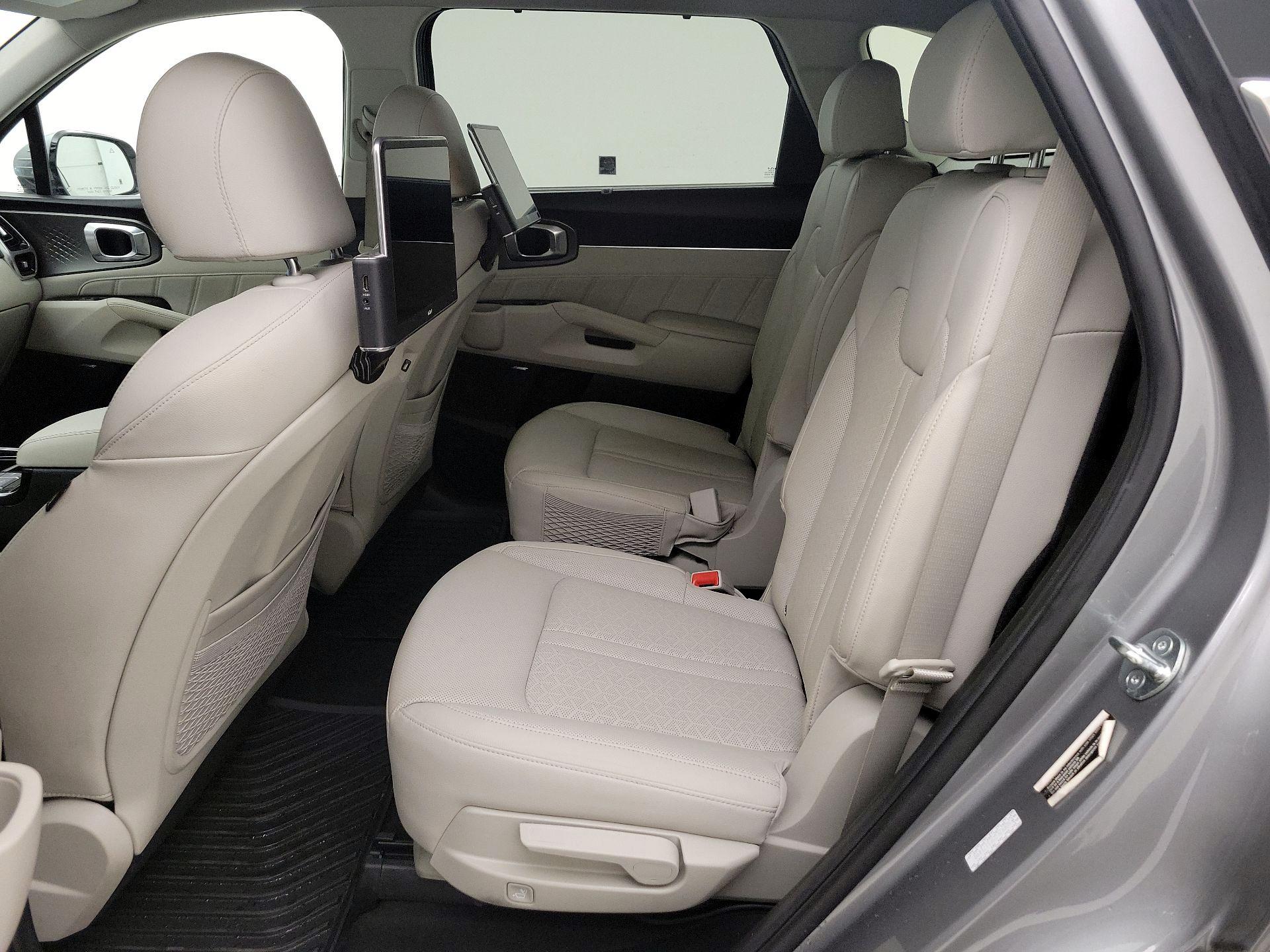 Thumbnail: 2023 Kia Sorento - 20