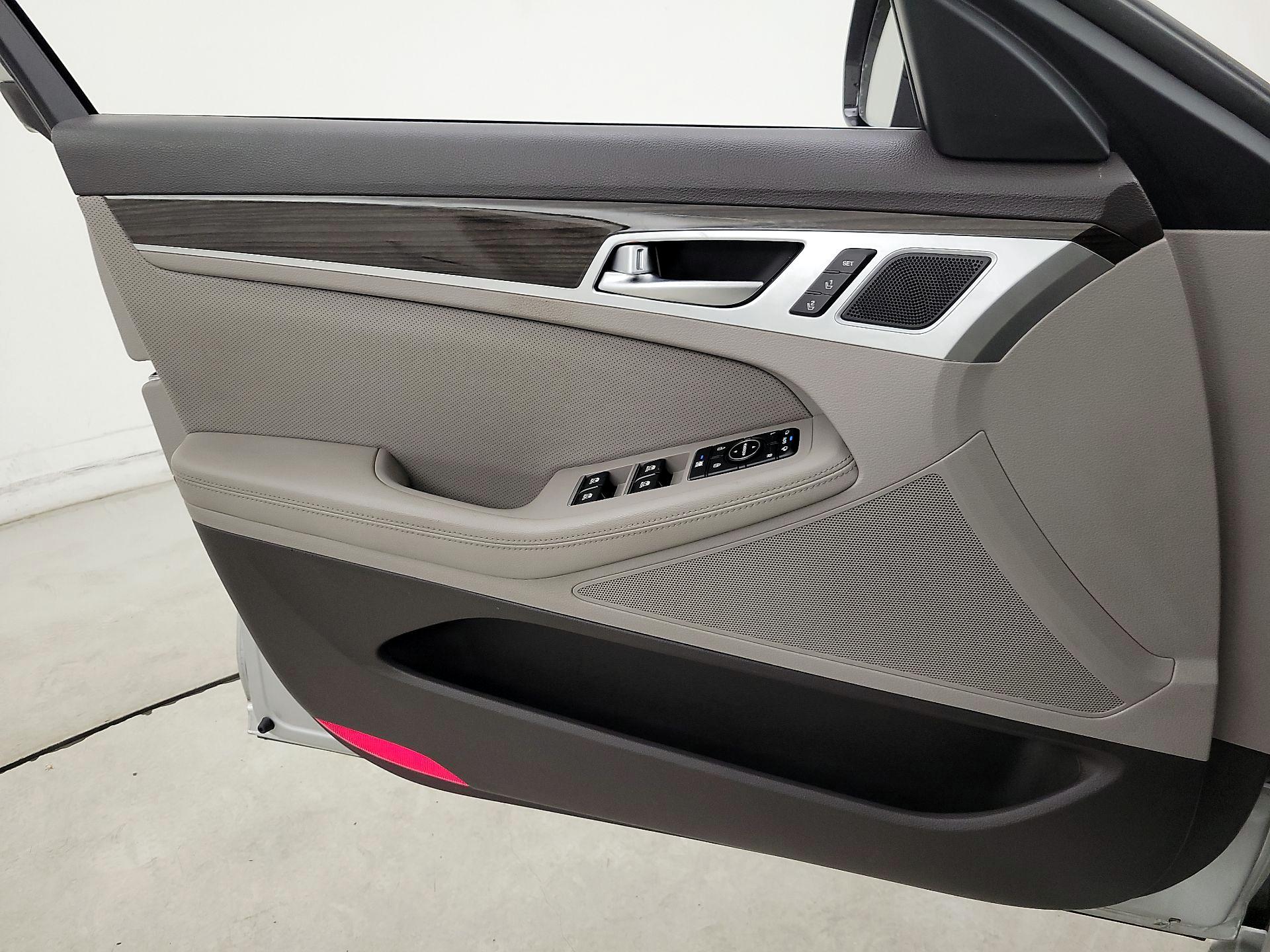 Thumbnail: 2018 Genesis G80 - 12