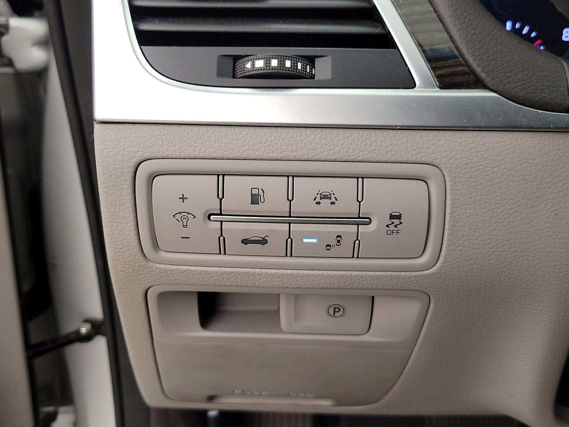 Thumbnail: 2018 Genesis G80 - 13