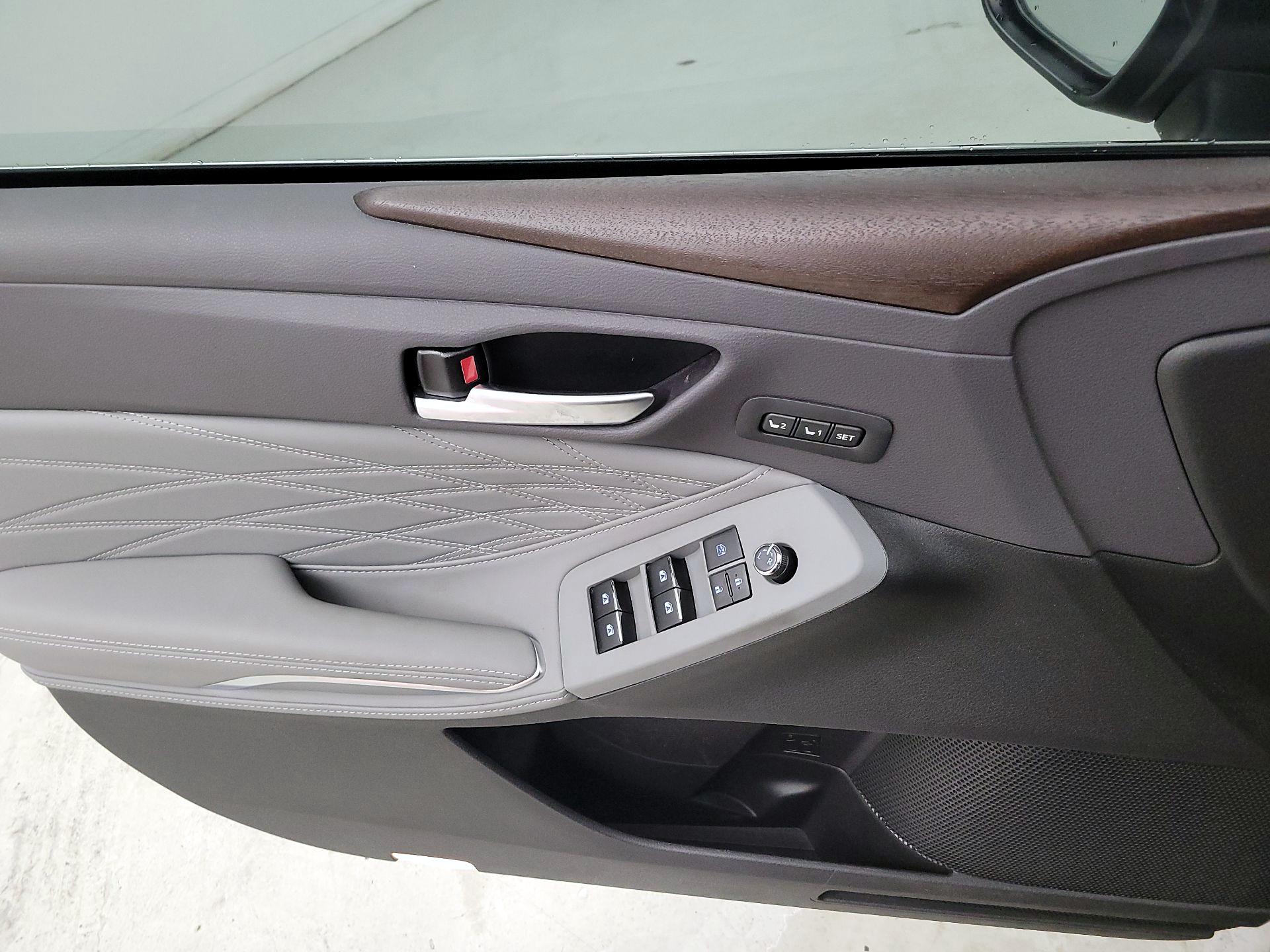 Thumbnail: 2020 Toyota Avalon - 12