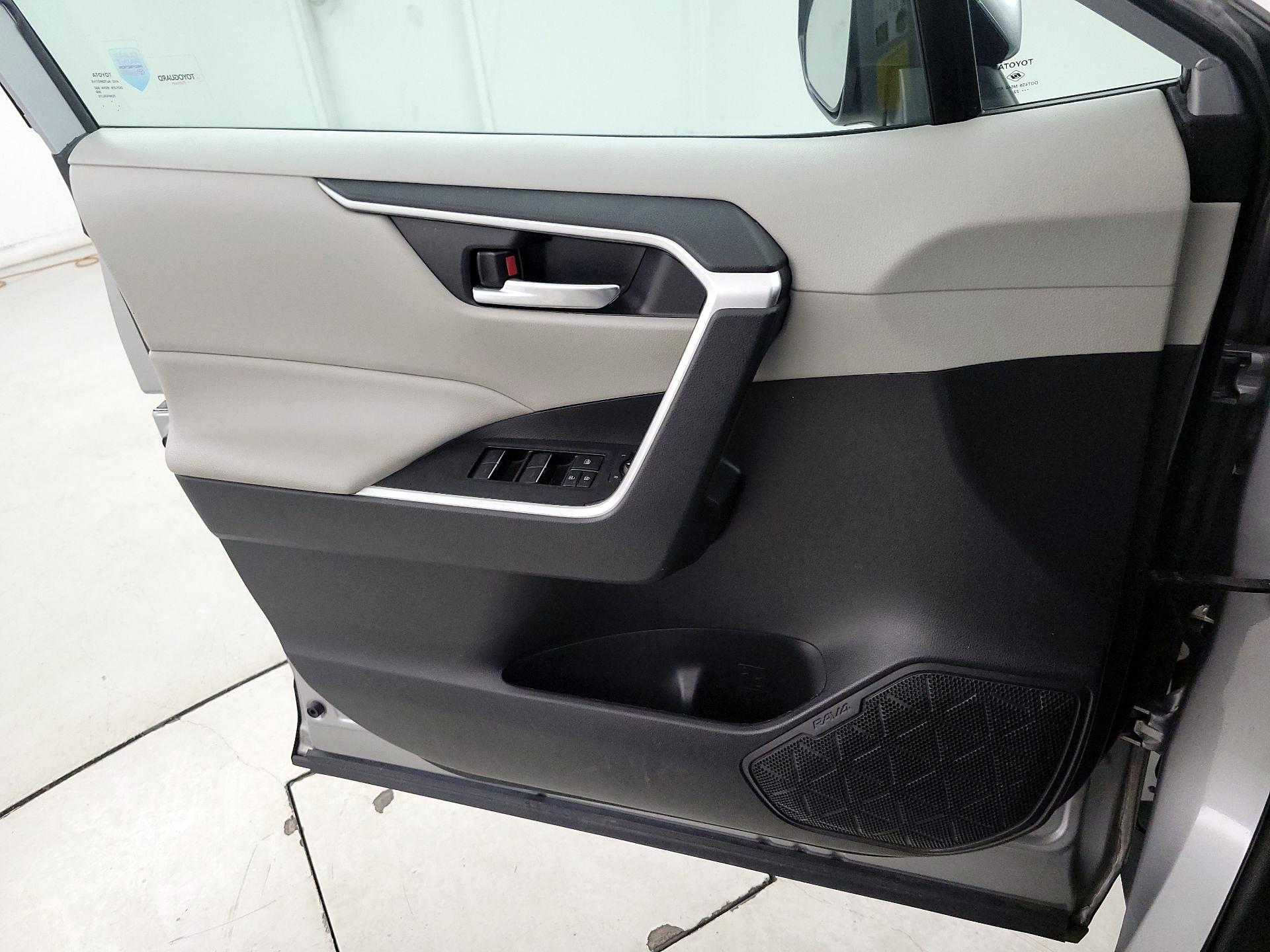 Thumbnail: 2022 Toyota RAV4 - 12