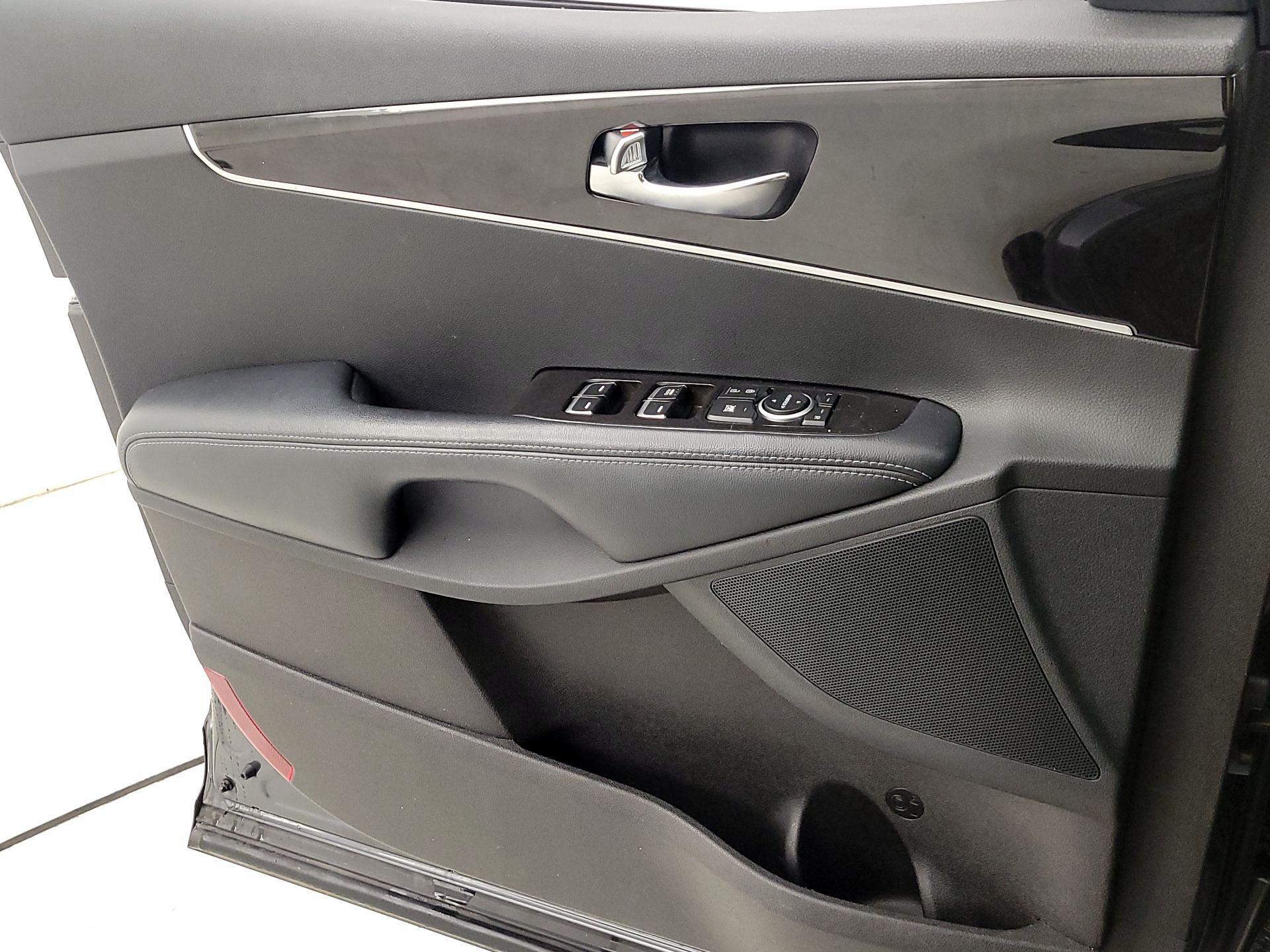 Thumbnail: 2018 Kia Sorento - 12