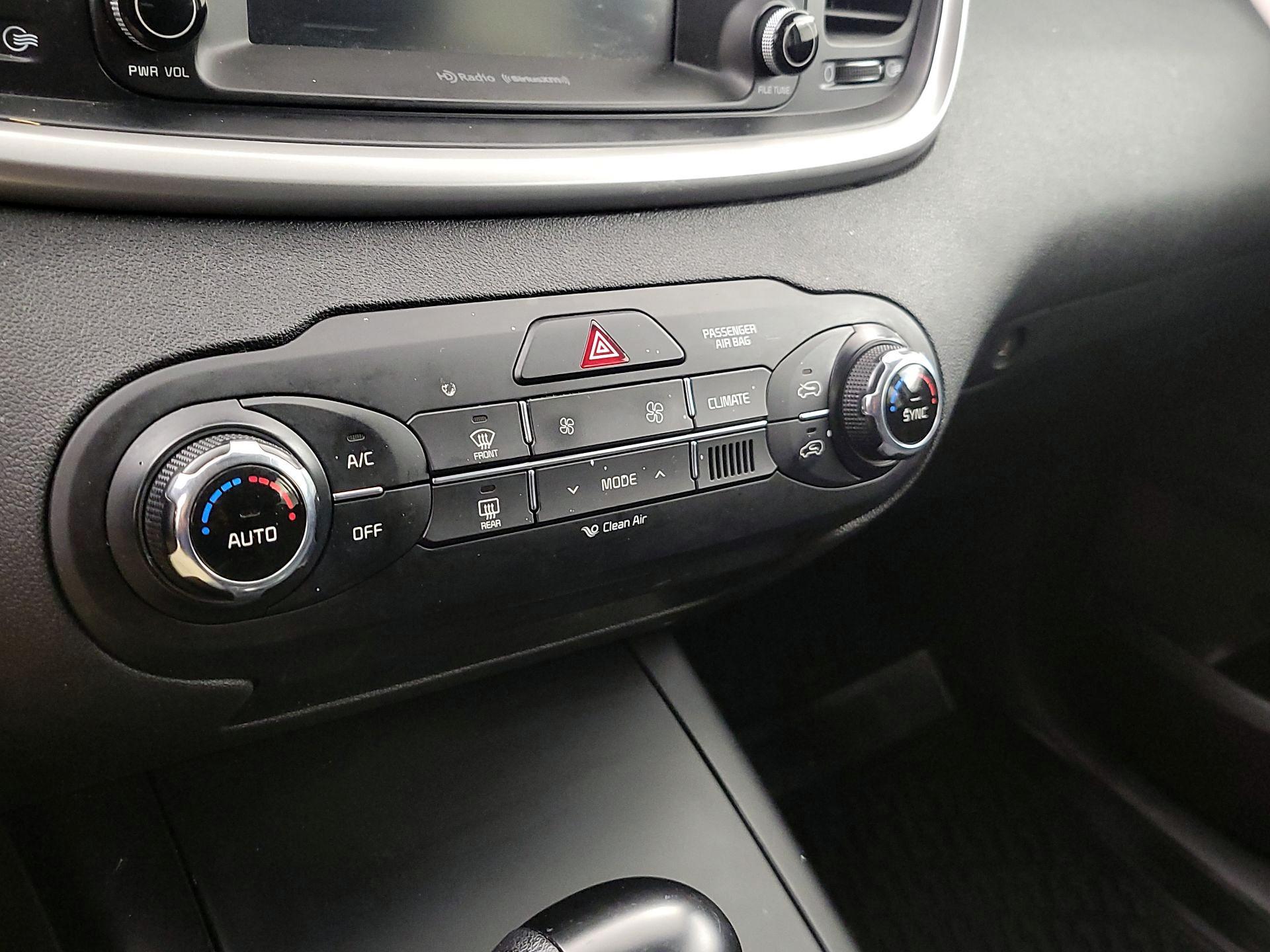 Thumbnail: 2018 Kia Sorento - 16