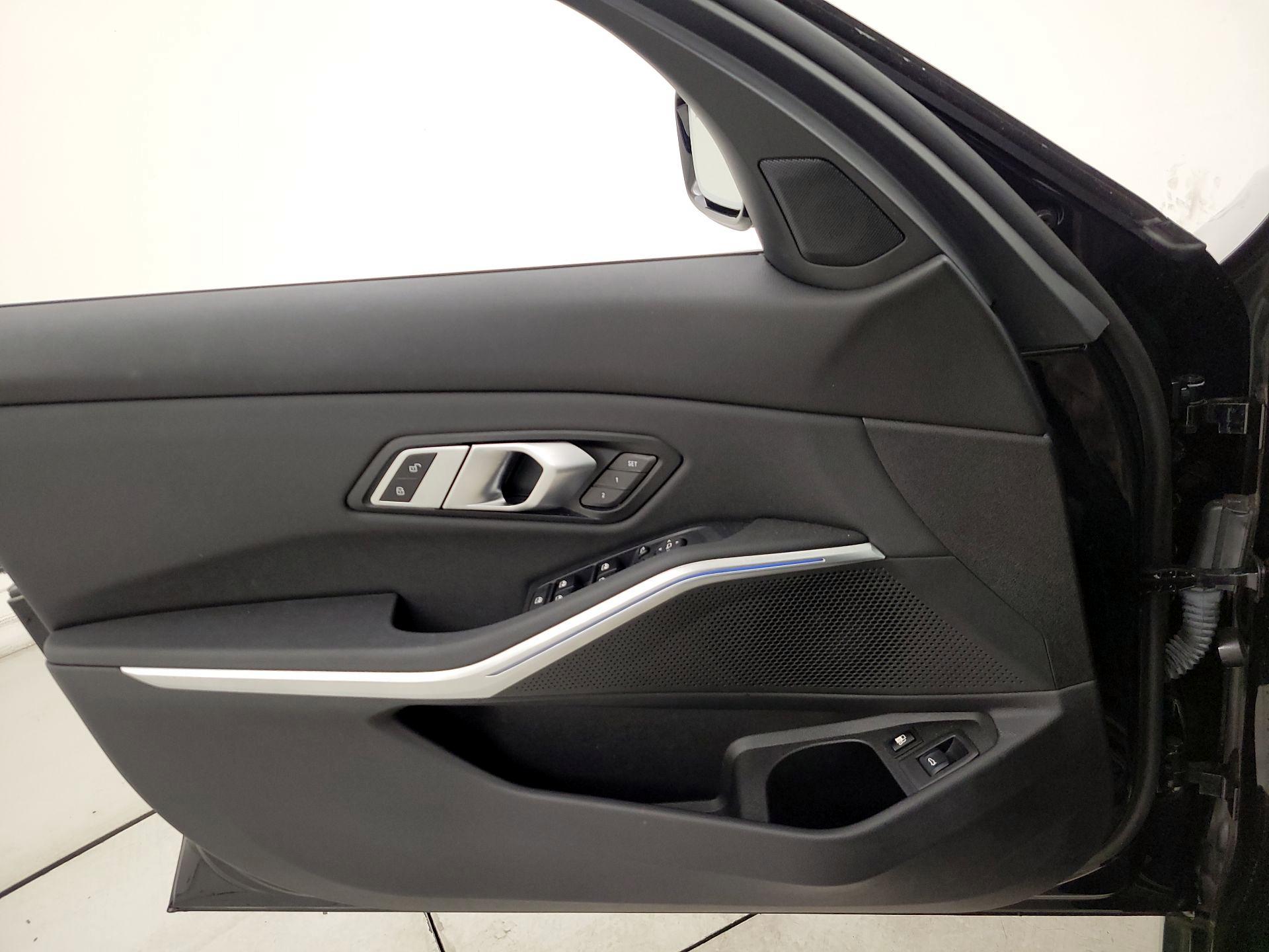 Thumbnail: 2021 BMW 3 Series - 12