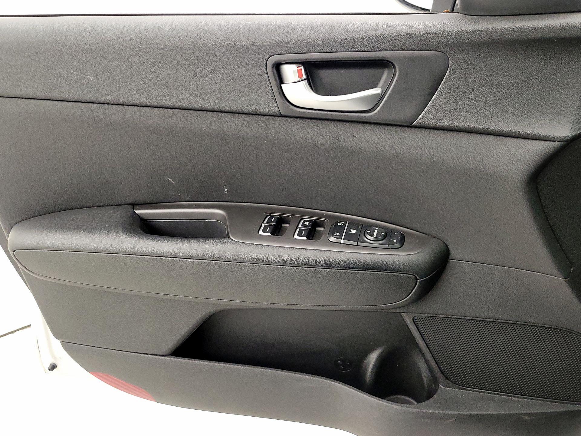 Thumbnail: 2017 Kia Optima - 12