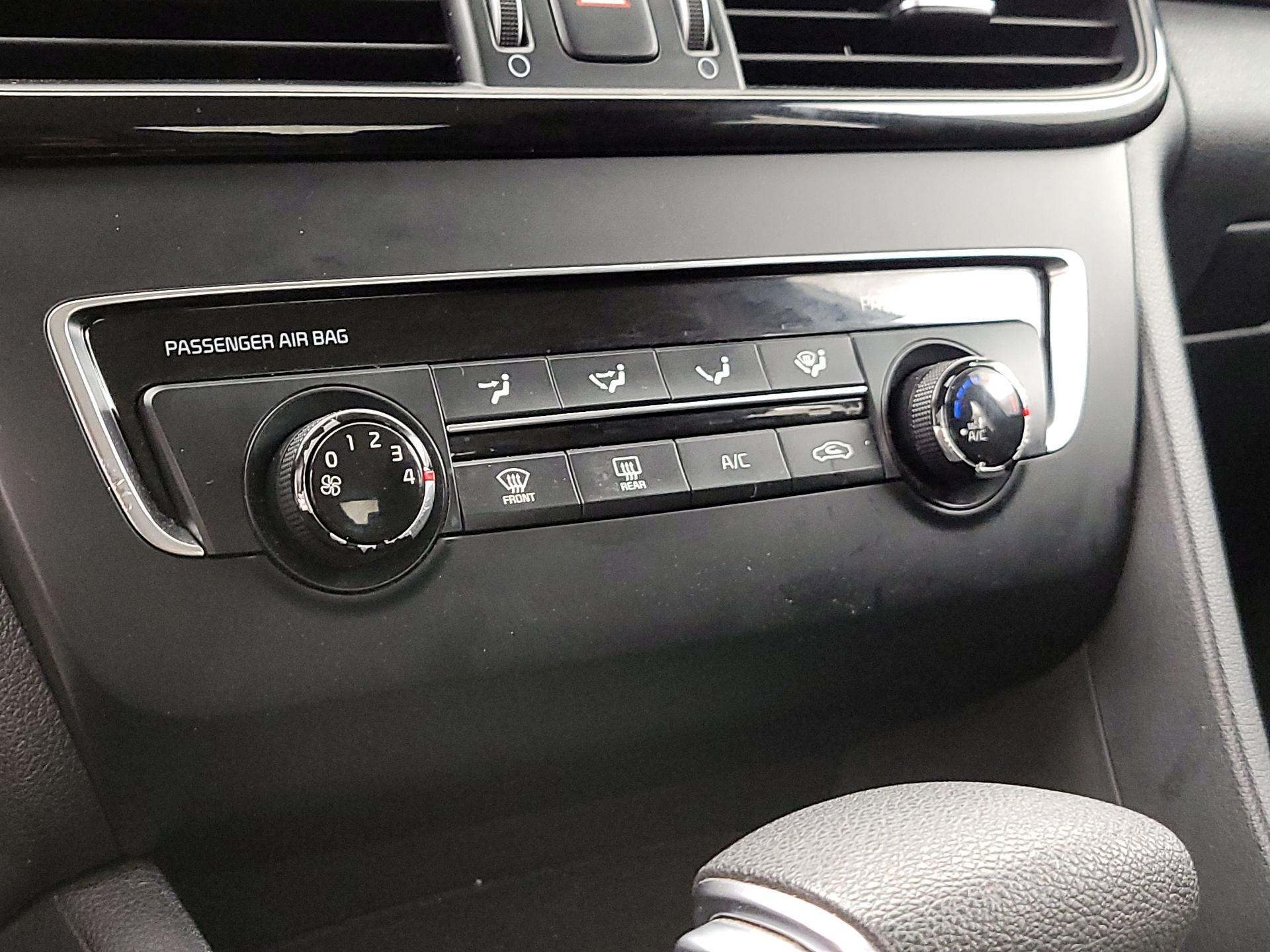 Thumbnail: 2017 Kia Optima - 16