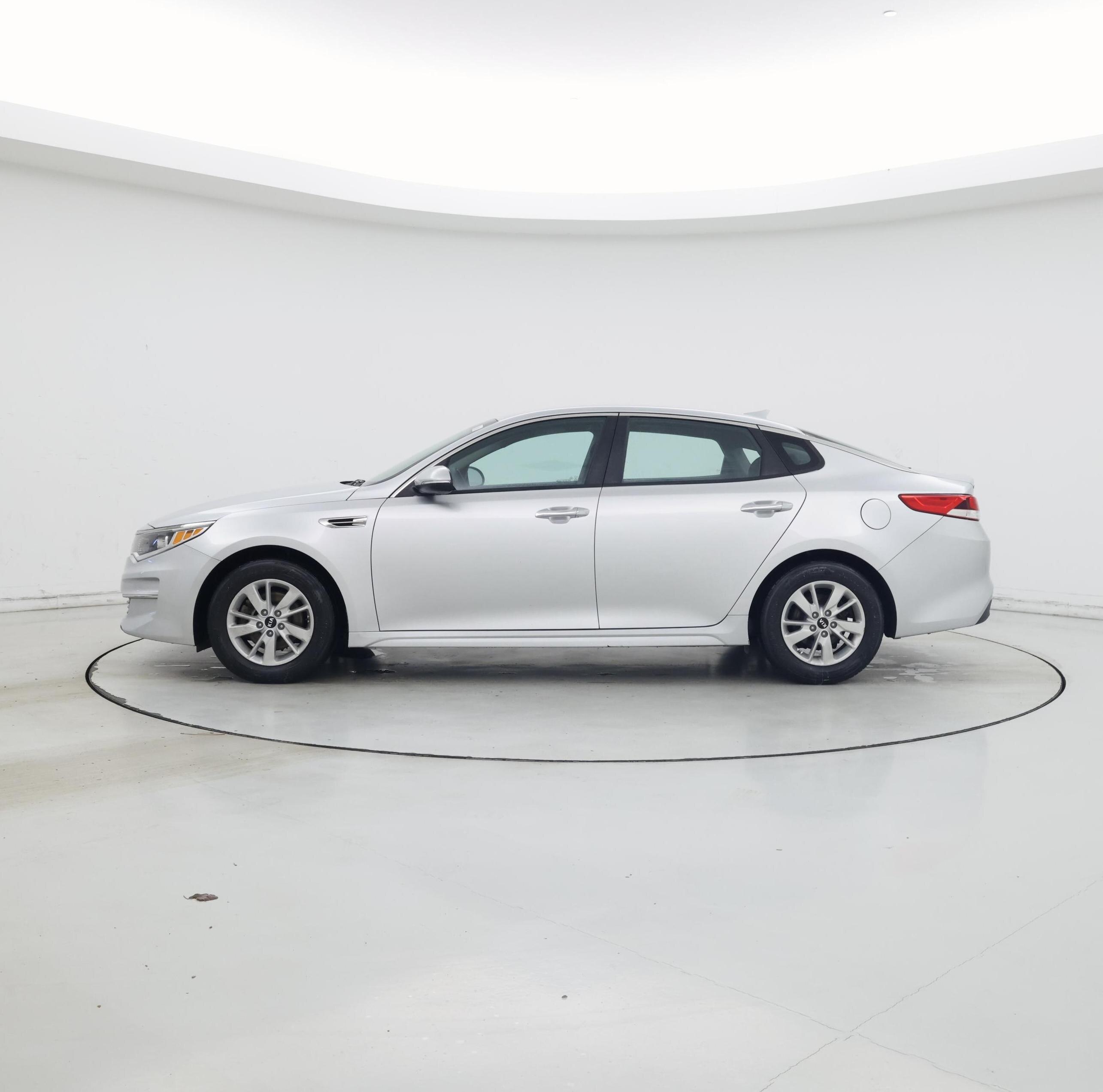 Thumbnail: 2017 Kia Optima - 3